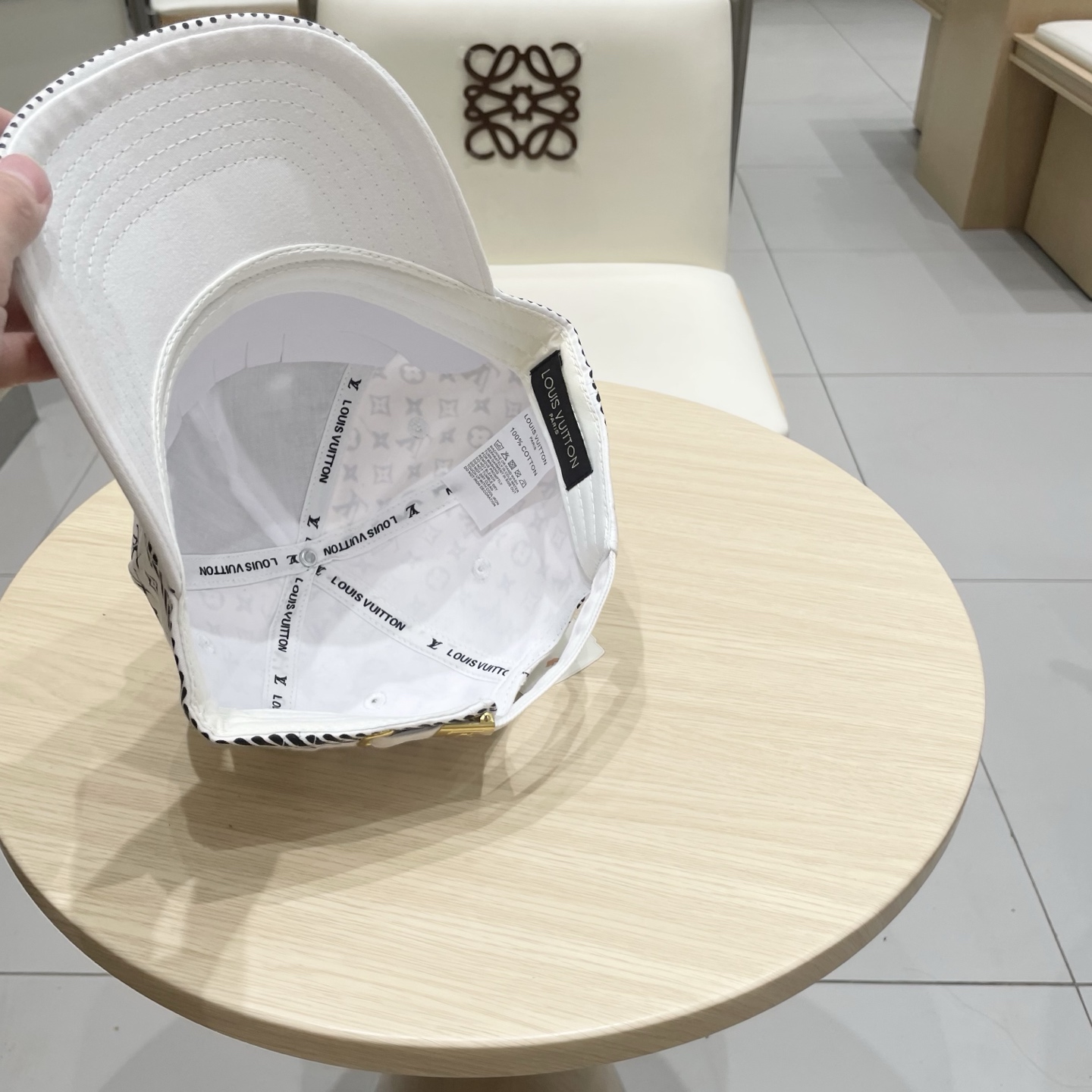 🧢路易威登棒球帽 LouisVuitton😍新款LV棒球帽，重工打造♥️高端大气，百搭款🤗男女通用！跑量