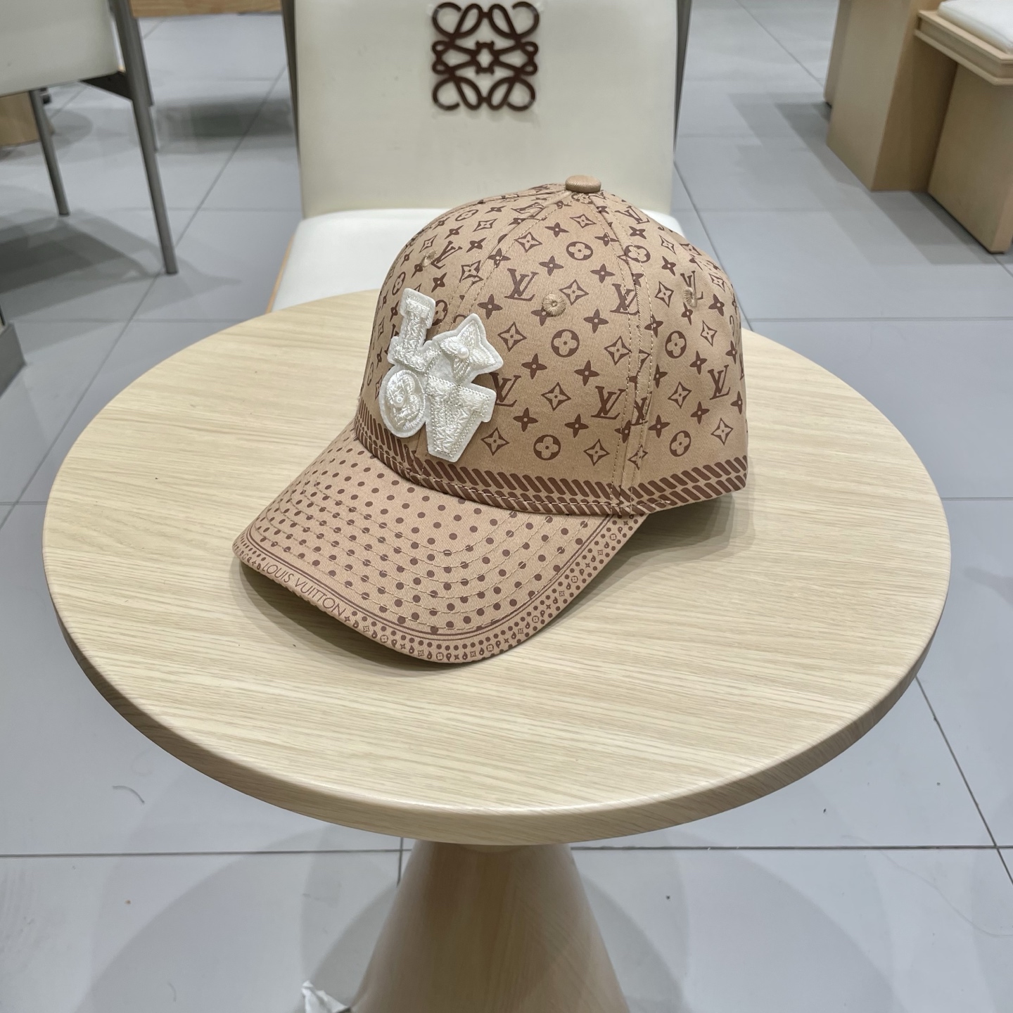🧢路易威登棒球帽 LouisVuitton😍新款LV棒球帽，重工打造♥️高端大气，百搭款🤗男女通用！跑量