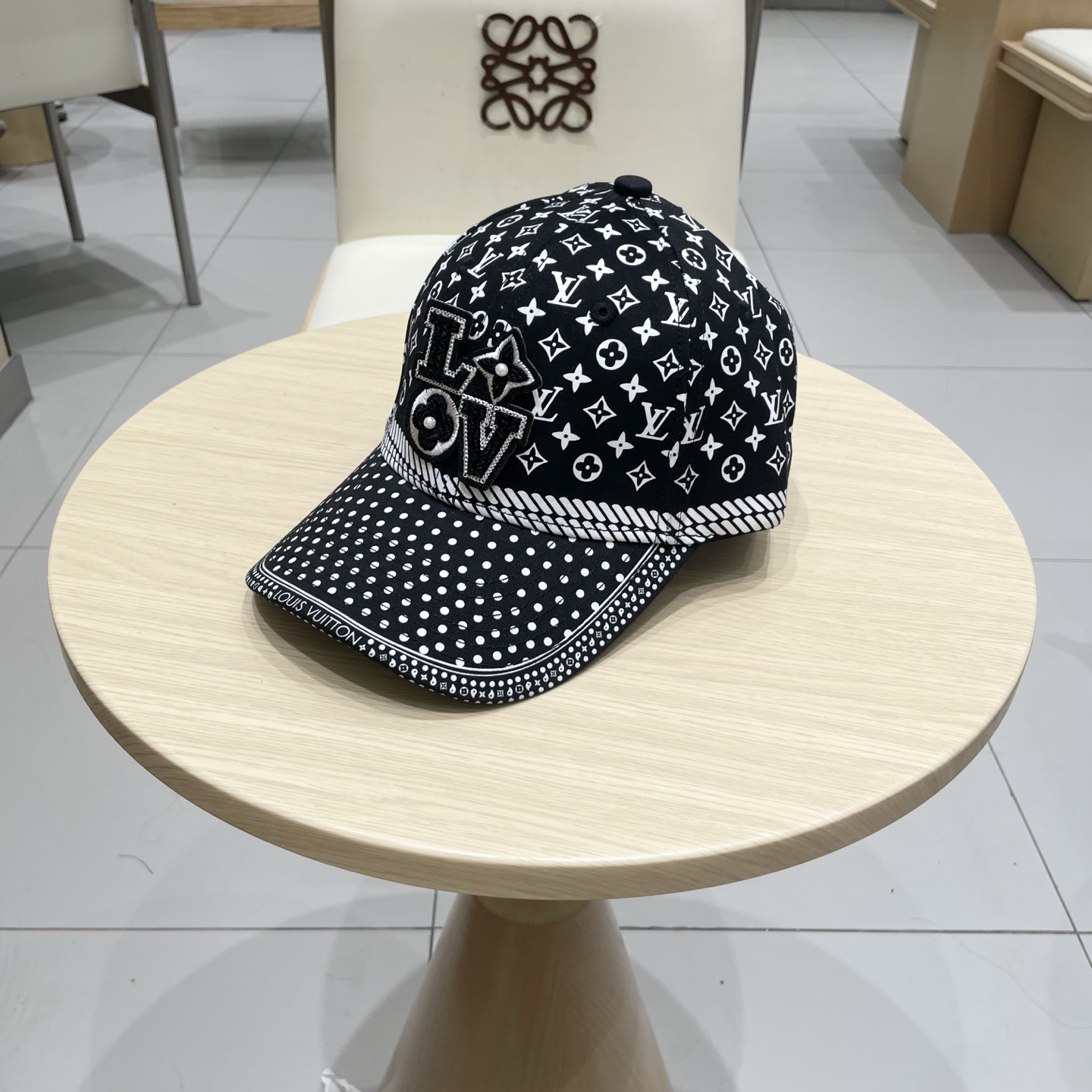 🧢路易威登棒球帽 LouisVuitton😍新款LV棒球帽，重工打造♥️高端大气，百搭款🤗男女通用！跑量