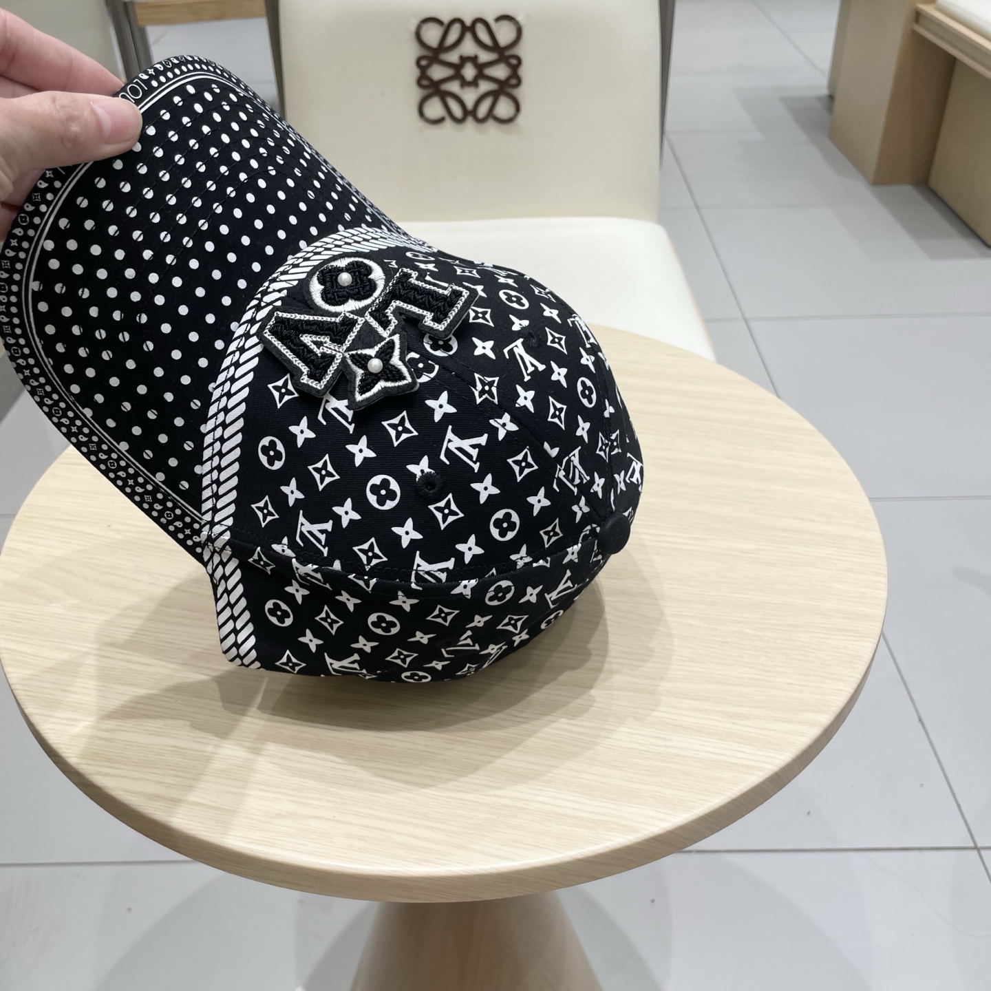 🧢路易威登棒球帽 LouisVuitton😍新款LV棒球帽，重工打造♥️高端大气，百搭款🤗男女通用！跑量