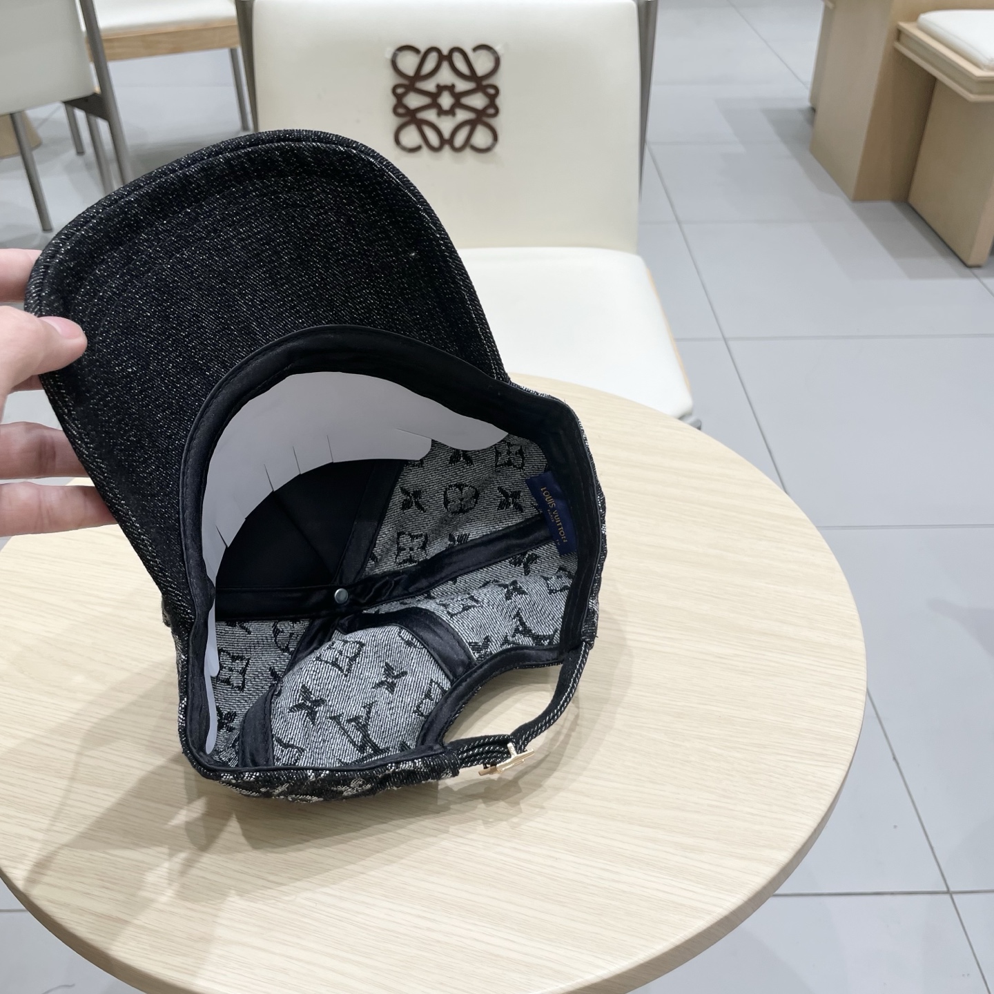 🧢路易威登棒球帽 LouisVuitton😍新款LV棒球帽，重工打造♥️高端大气，百搭款🤗男女通用！跑量