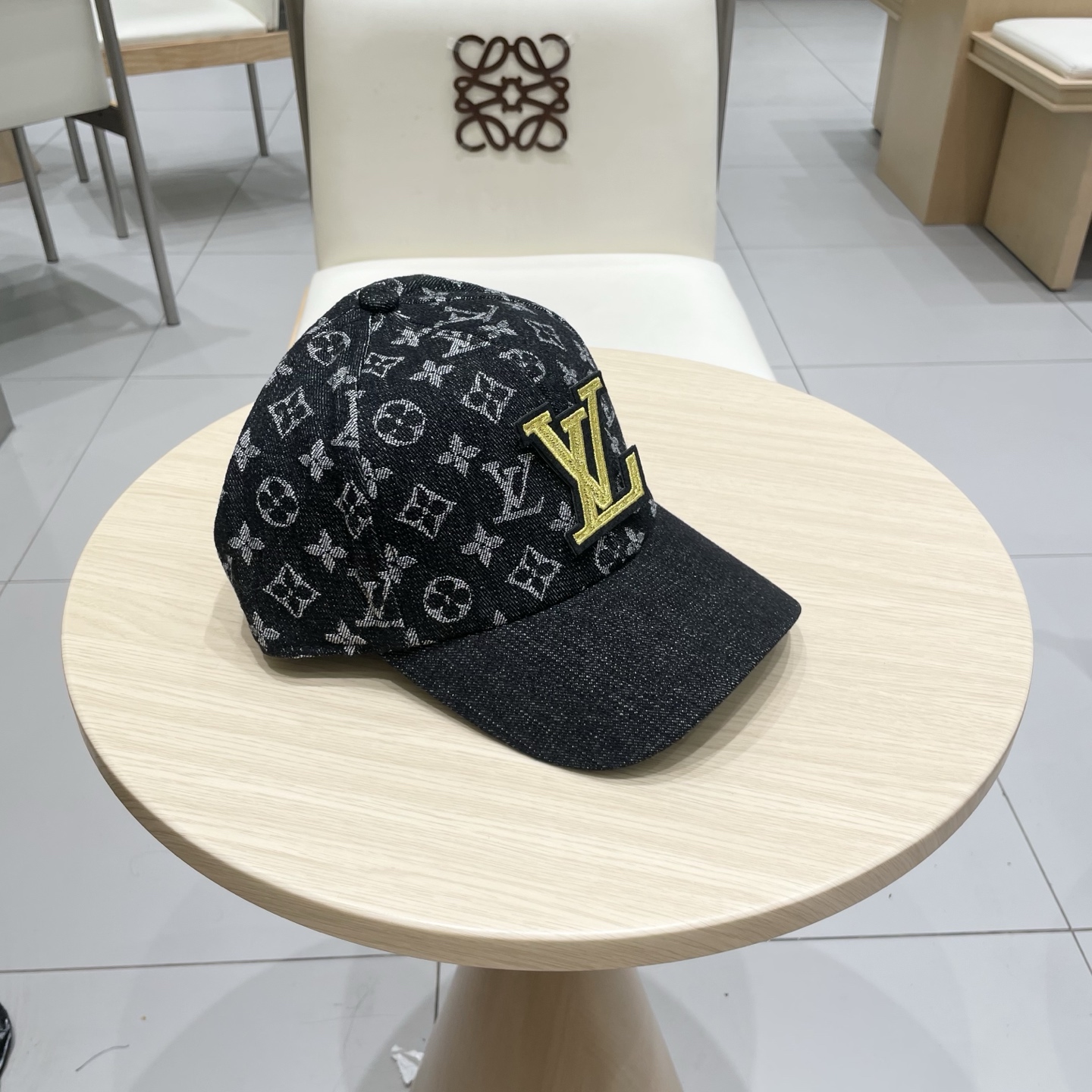 🧢路易威登棒球帽 LouisVuitton😍新款LV棒球帽，重工打造♥️高端大气，百搭款🤗男女通用！跑量