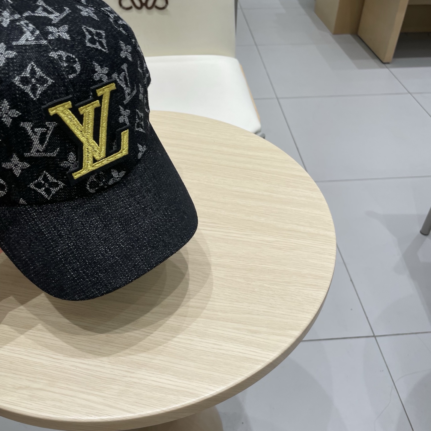 🧢路易威登棒球帽 LouisVuitton😍新款LV棒球帽，重工打造♥️高端大气，百搭款🤗男女通用！跑量
