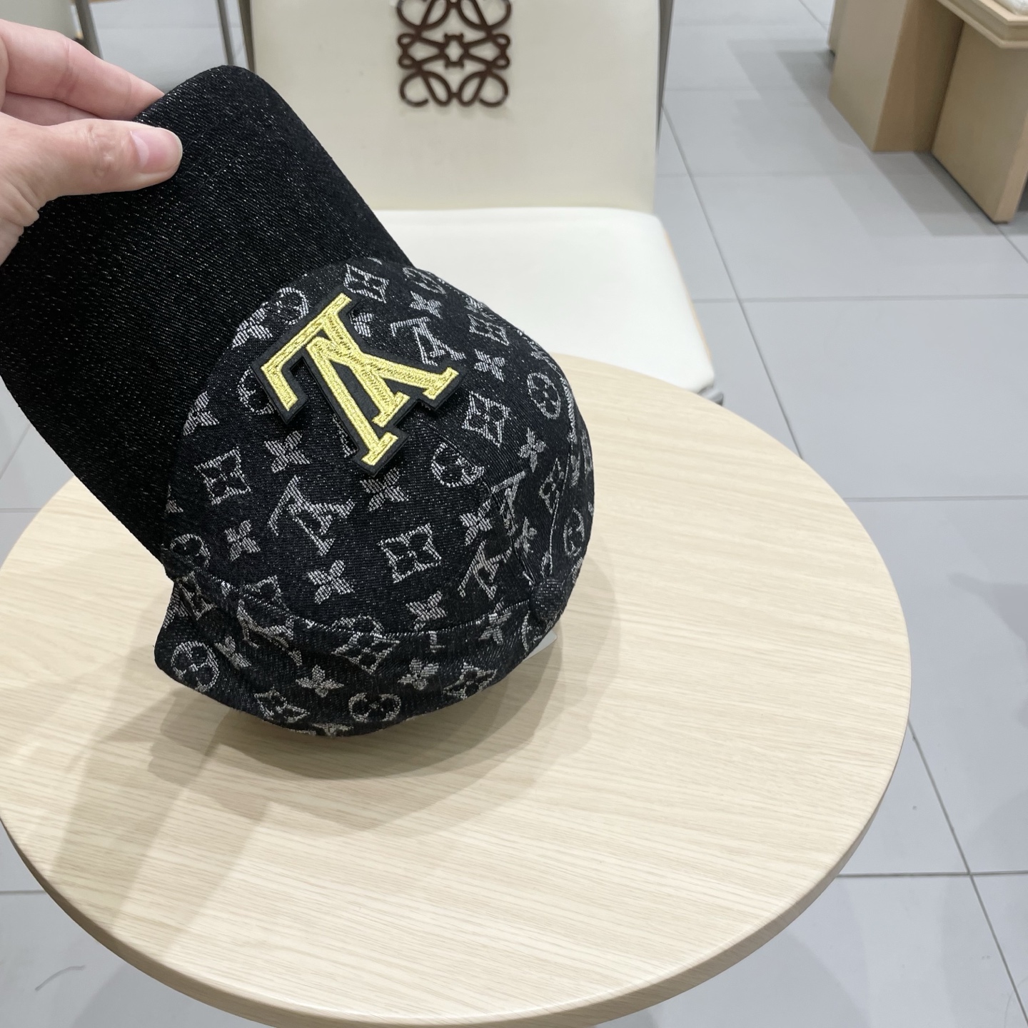 🧢路易威登棒球帽 LouisVuitton😍新款LV棒球帽，重工打造♥️高端大气，百搭款🤗男女通用！跑量