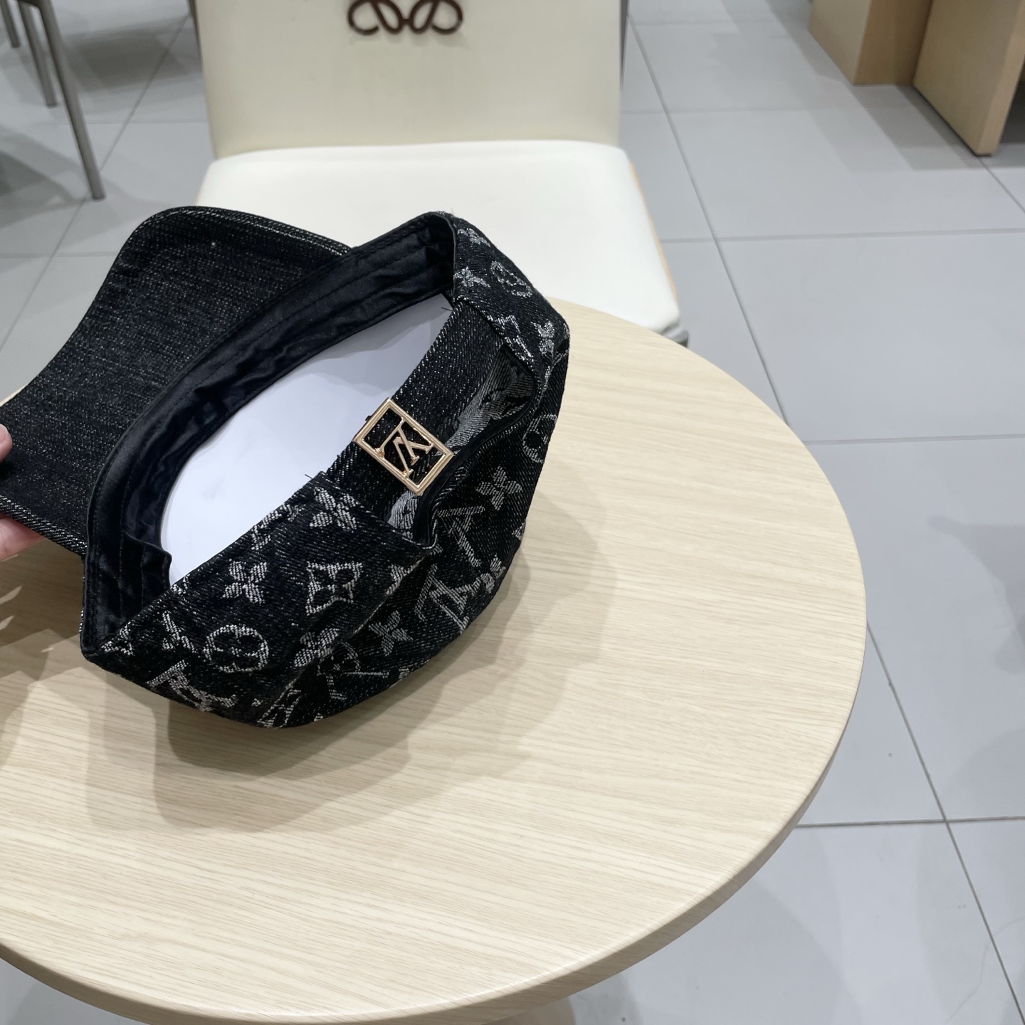 🧢路易威登棒球帽 LouisVuitton😍新款LV棒球帽，重工打造♥️高端大气，百搭款🤗男女通用！跑量