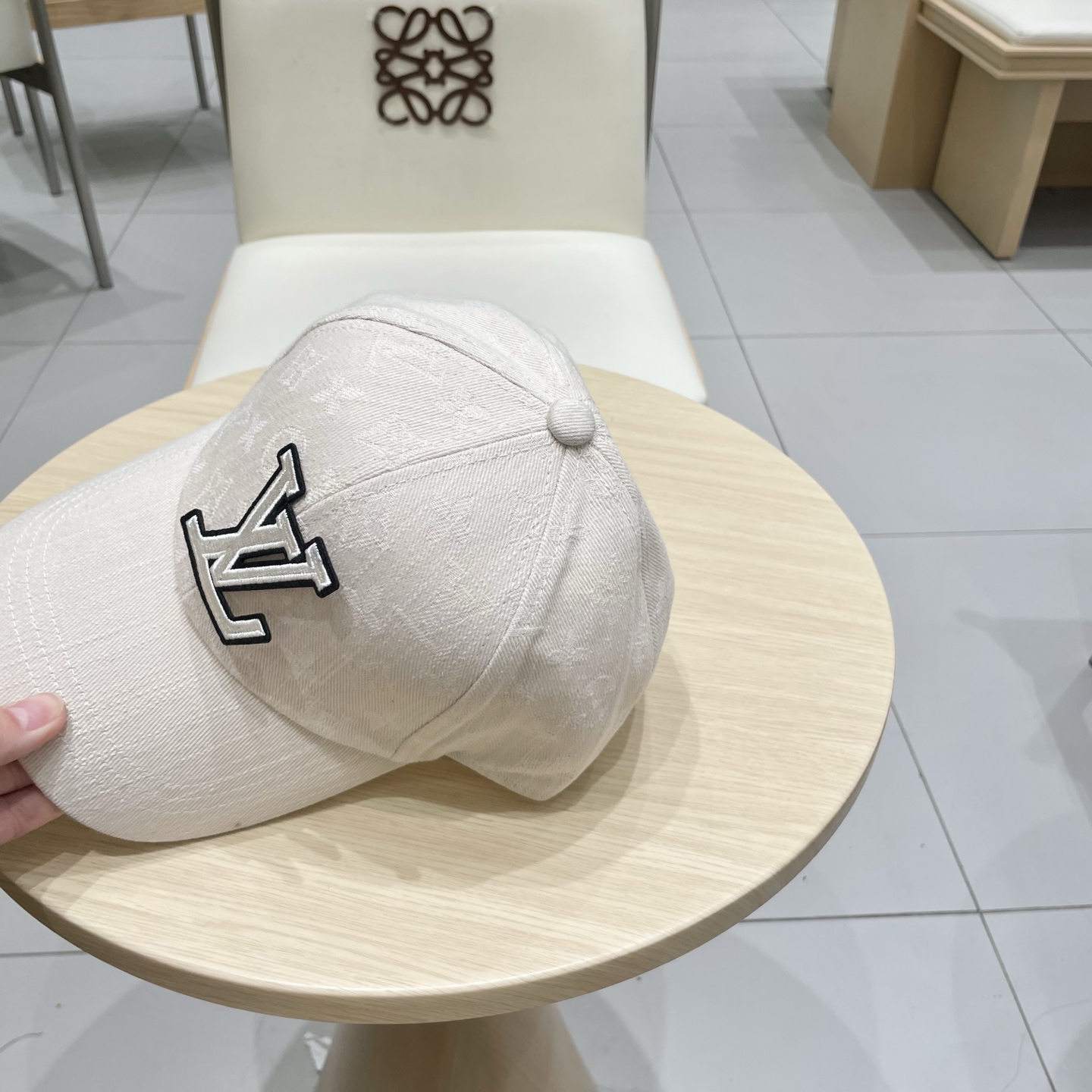 🧢路易威登棒球帽 LouisVuitton😍新款LV棒球帽，重工打造♥️高端大气，百搭款🤗男女通用！跑量