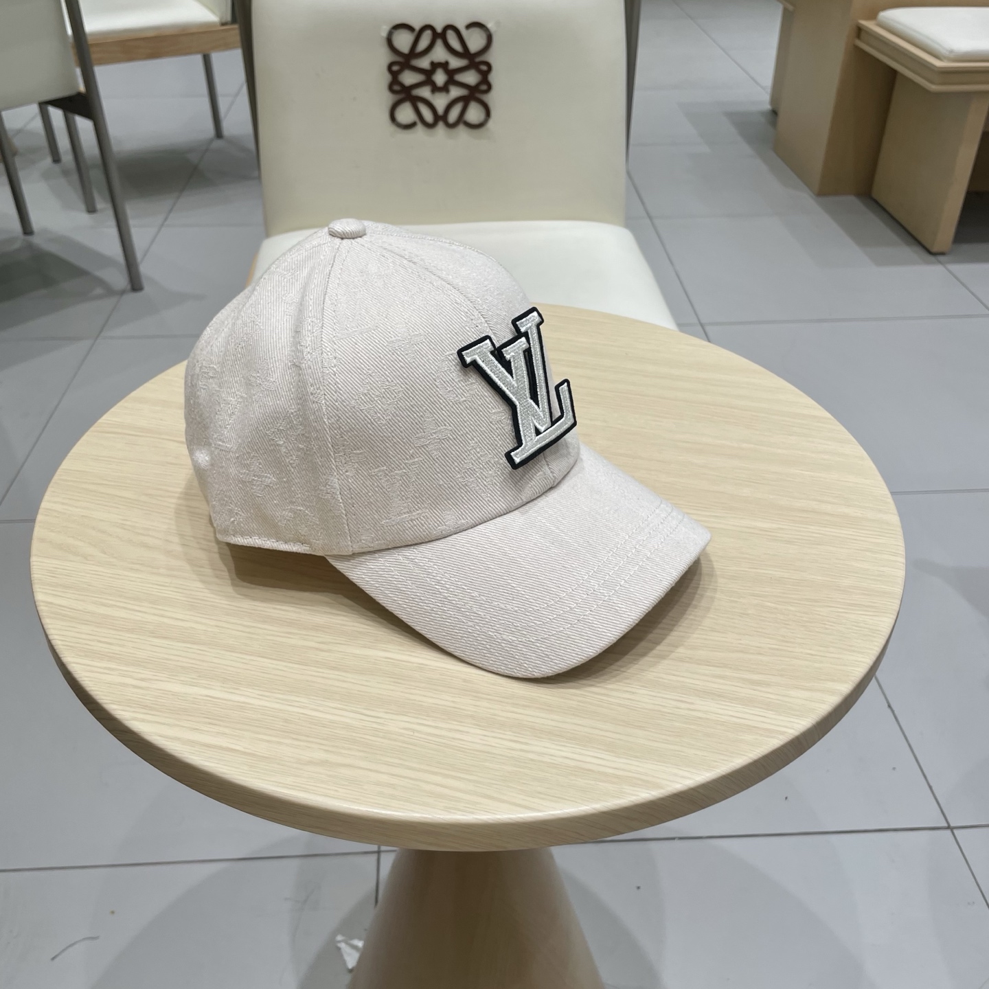 🧢路易威登棒球帽 LouisVuitton😍新款LV棒球帽，重工打造♥️高端大气，百搭款🤗男女通用！跑量