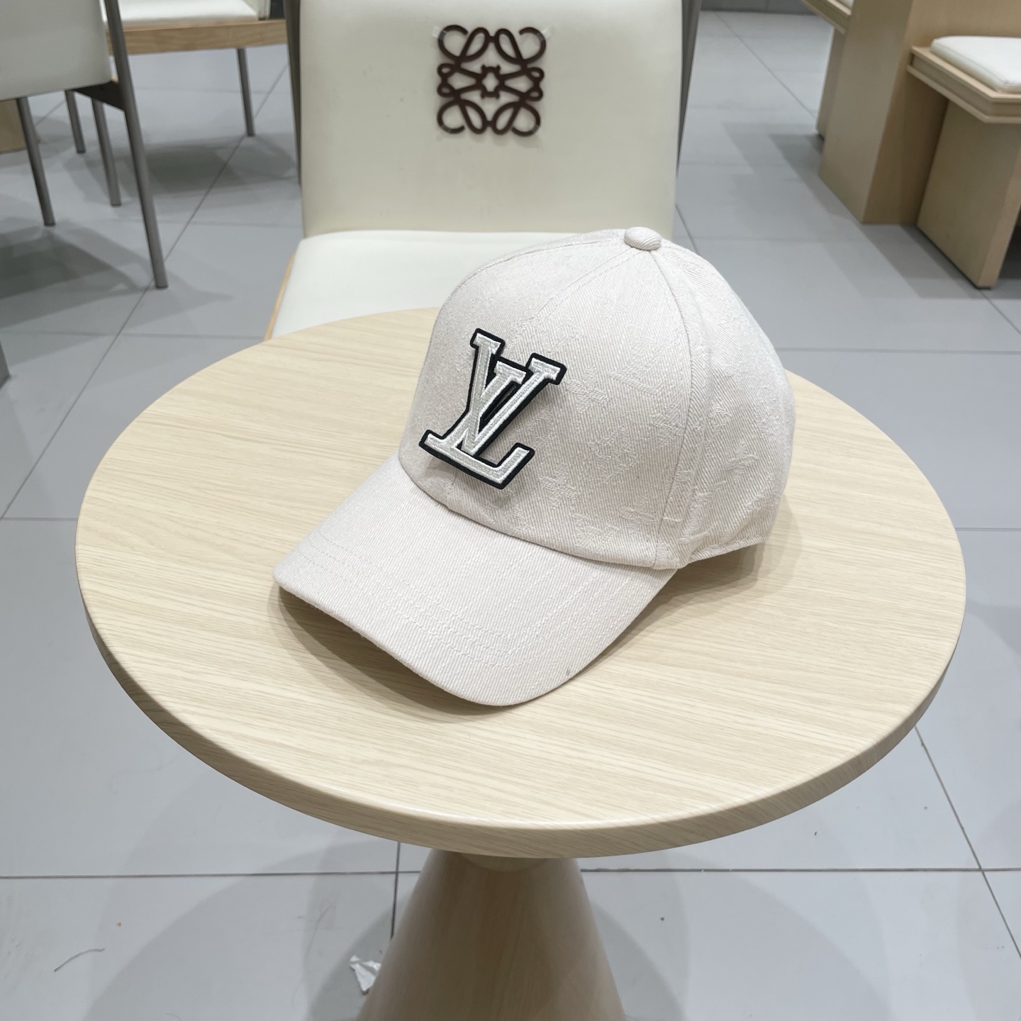🧢路易威登棒球帽 LouisVuitton😍新款LV棒球帽，重工打造♥️高端大气，百搭款🤗男女通用！跑量