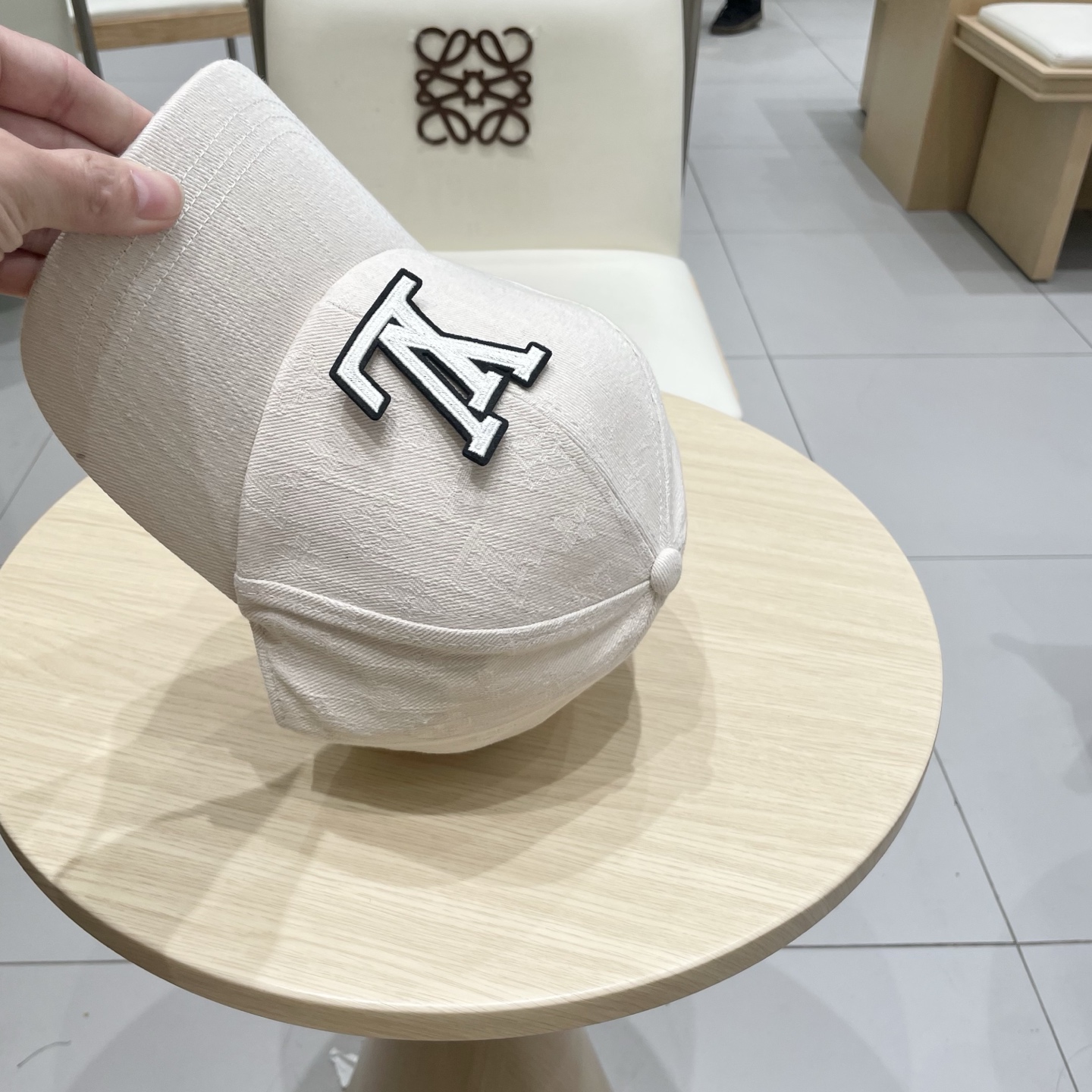 🧢路易威登棒球帽 LouisVuitton😍新款LV棒球帽，重工打造♥️高端大气，百搭款🤗男女通用！跑量