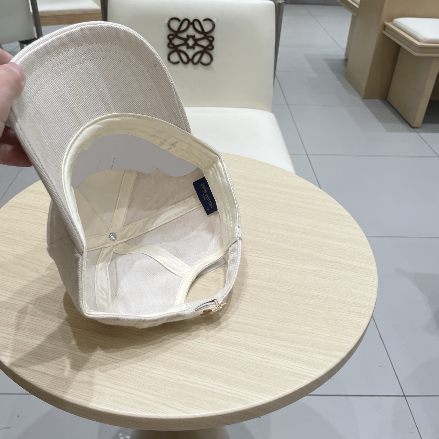 🧢路易威登棒球帽 LouisVuitton😍新款LV棒球帽，重工打造♥️高端大气，百搭款🤗男女通用！跑量