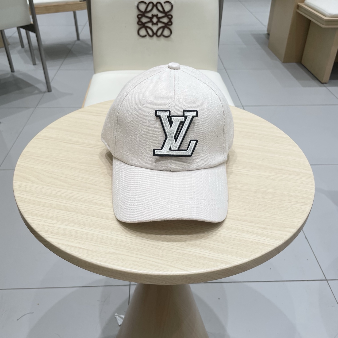 🧢路易威登棒球帽 LouisVuitton😍新款LV棒球帽，重工打造♥️高端大气，百搭款🤗男女通用！跑量