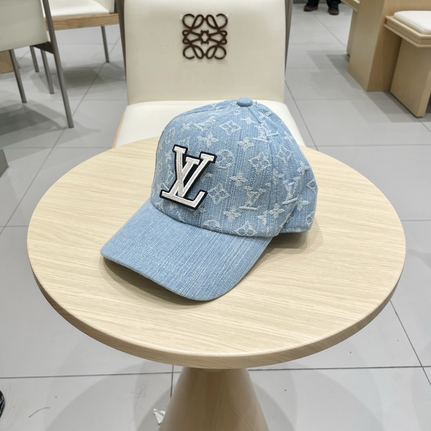 🧢路易威登棒球帽 LouisVuitton😍新款LV棒球帽，重工打造♥️高端大气，百搭款🤗男女通用！跑量