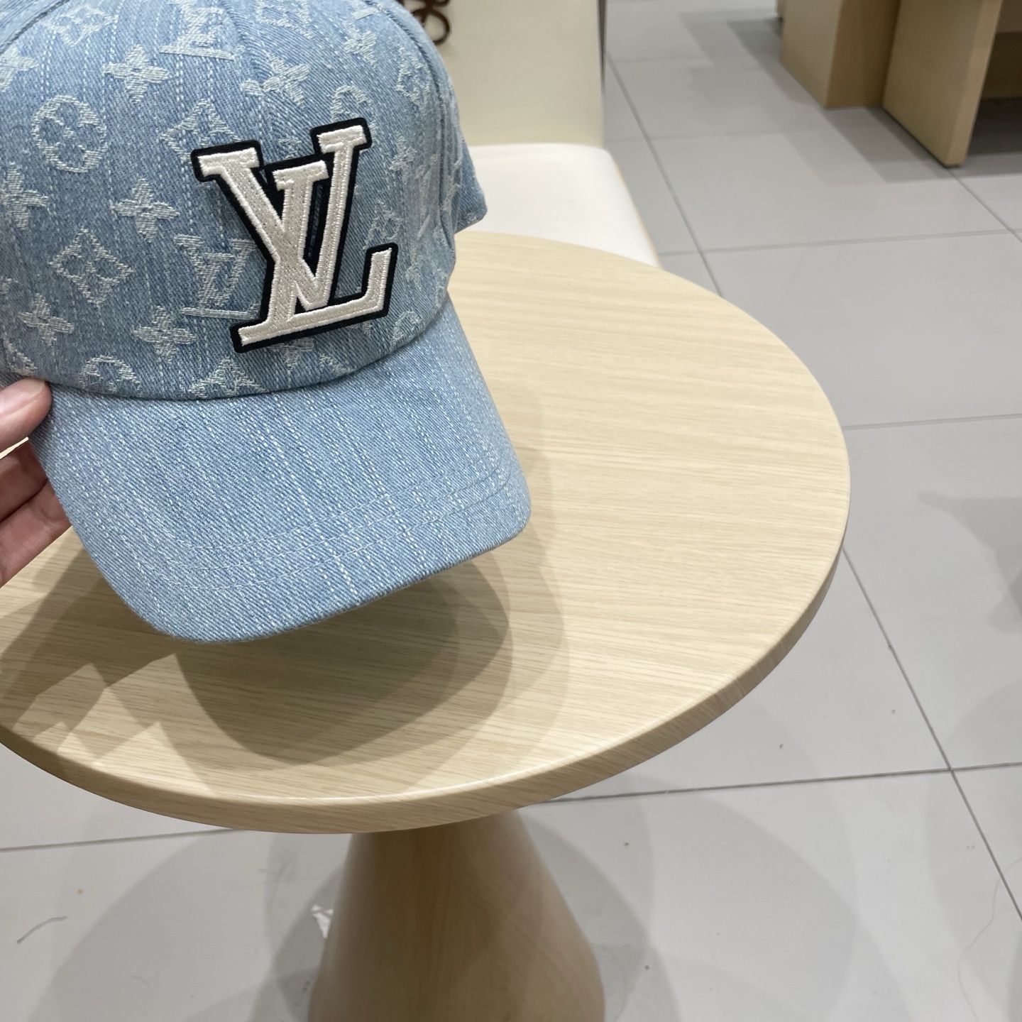 🧢路易威登棒球帽 LouisVuitton😍新款LV棒球帽，重工打造♥️高端大气，百搭款🤗男女通用！跑量