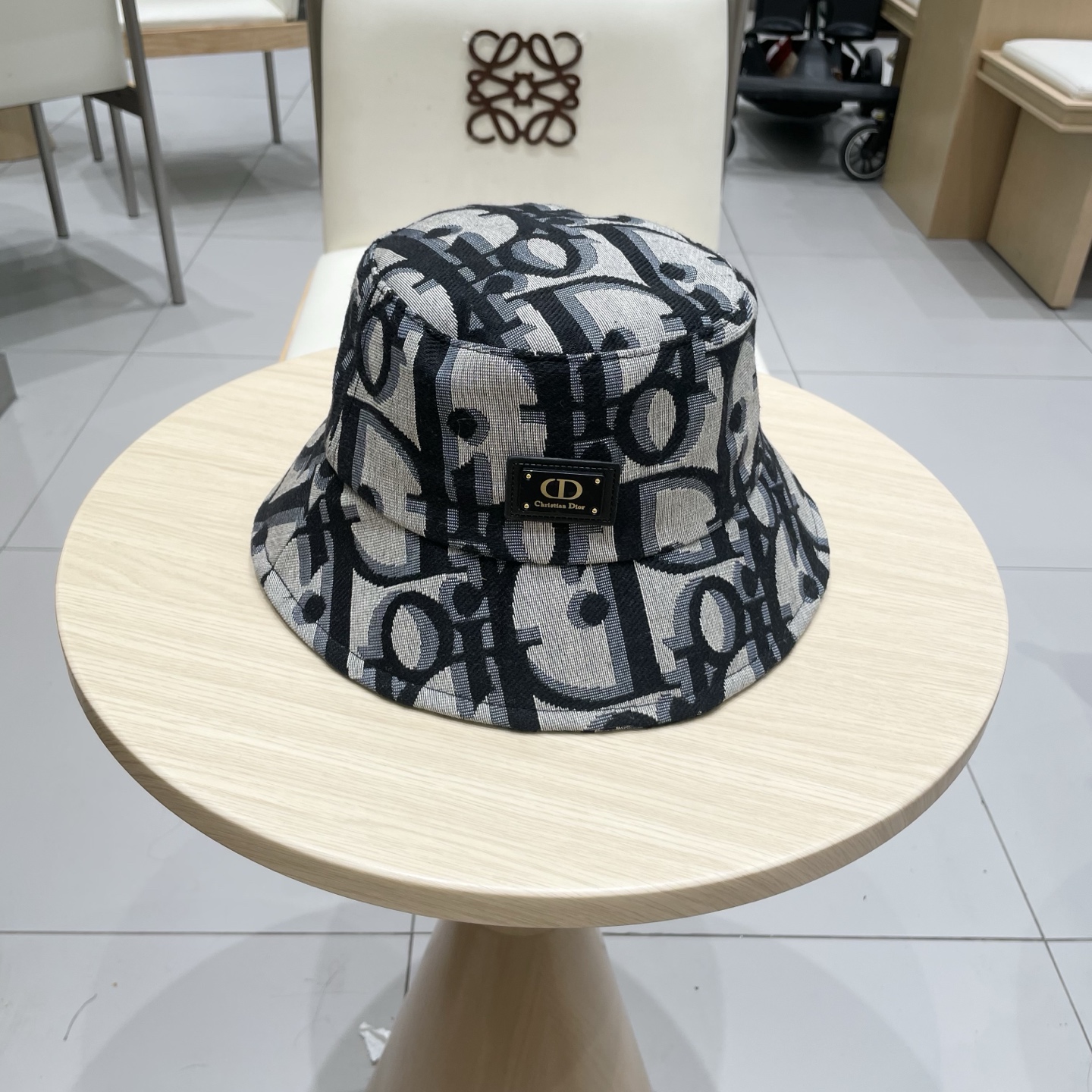 👒迪奥Dior👒 😍官网最新款满印迪奥logo渔夫帽，防晒指数超高，特别显脸小，有型不软塌，可随意折叠，