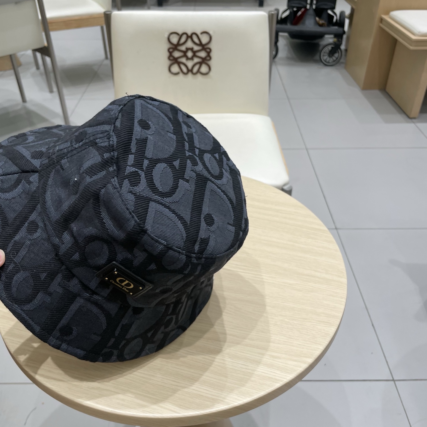 👒迪奥Dior👒 😍官网最新款满印迪奥logo渔夫帽，防晒指数超高，特别显脸小，有型不软塌，可随意折叠，