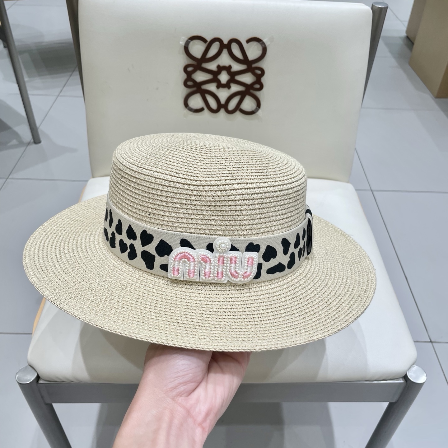 miumiu缪缪拉菲草帽，平顶礼帽，头围57cm