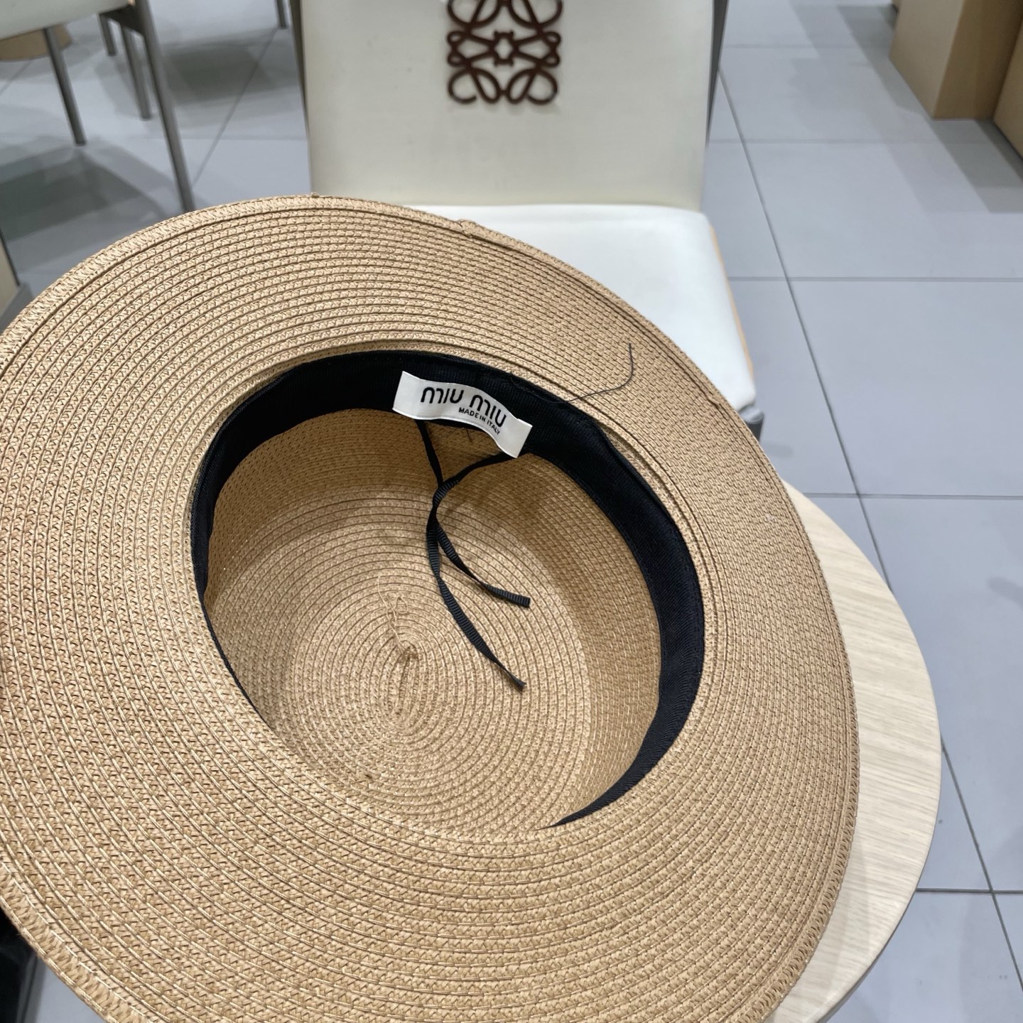 miumiu缪缪拉菲草帽，平顶礼帽，头围57cm