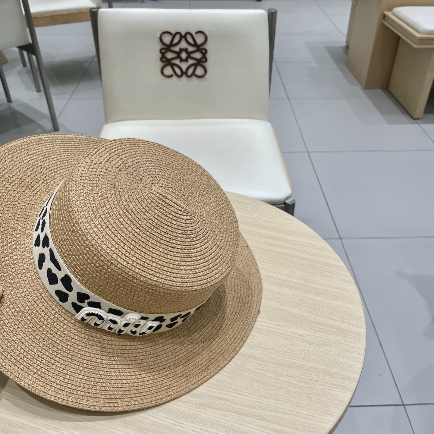 miumiu缪缪拉菲草帽，平顶礼帽，头围57cm