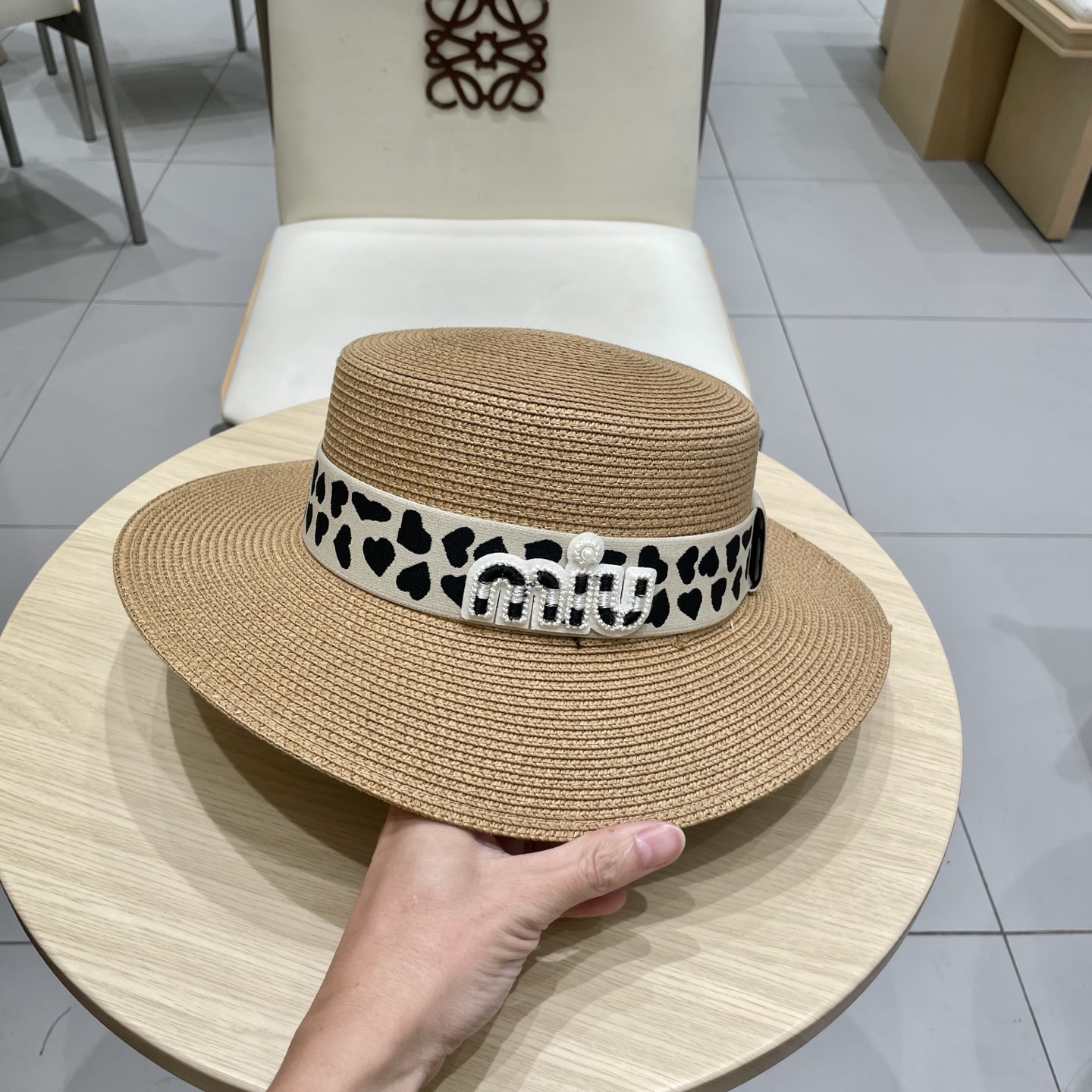 miumiu缪缪拉菲草帽，平顶礼帽，头围57cm