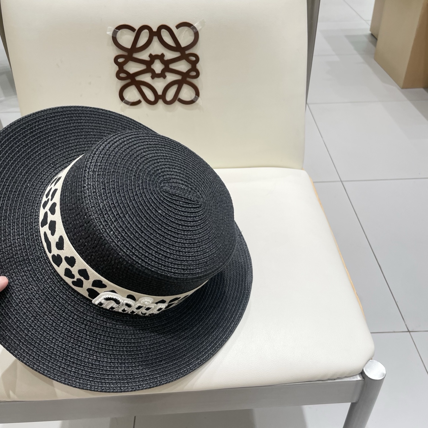 miumiu缪缪拉菲草帽，平顶礼帽，头围57cm