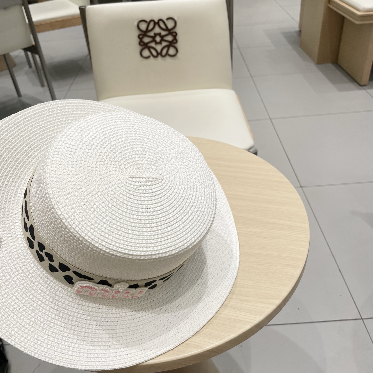 miumiu缪缪拉菲草帽，平顶礼帽，头围57cm