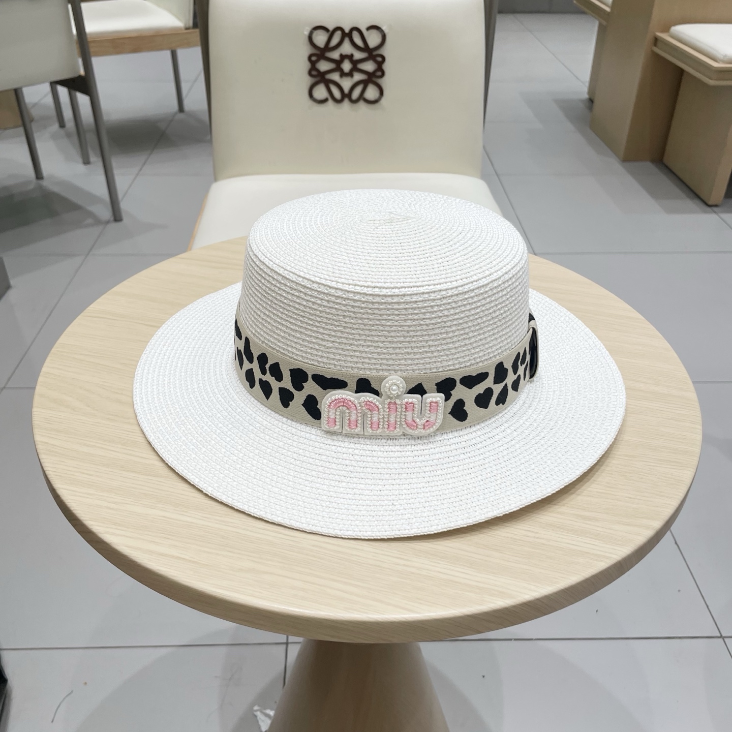 NO:347973,Miumiu Miu Lafite straw hat, top hat, head circumference 57cm hat, straw hat fisherman hat baseball hat, hat, miumiu, espadrilles, hatsmiumiu缪缪拉菲草帽,平顶礼帽,头围57cm帽子草帽渔夫帽棒球帽,帽子,miumiu,espadrilles,hats,hat
