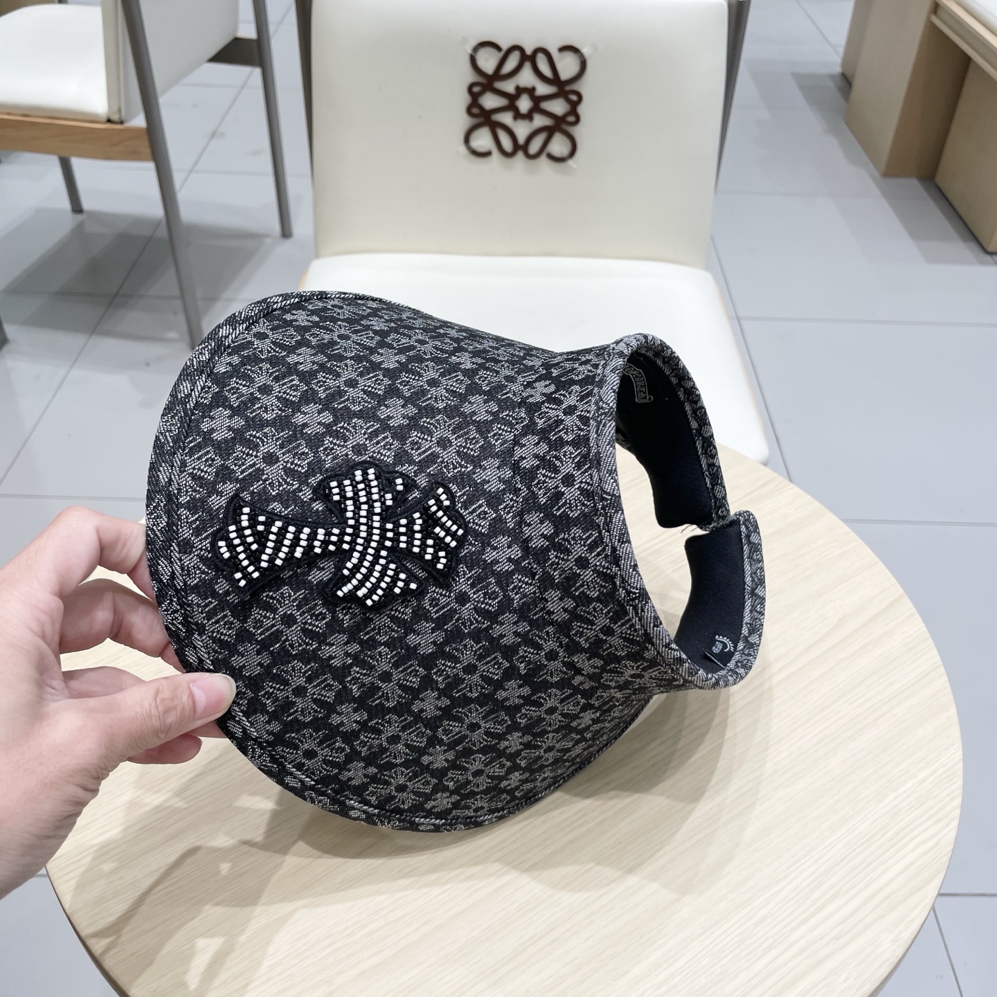  克罗心轻奢款空顶帽
高级！