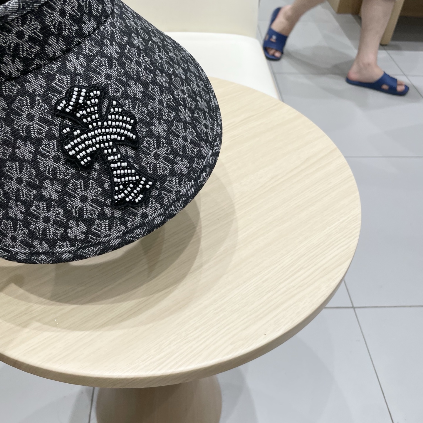  克罗心轻奢款空顶帽
高级！