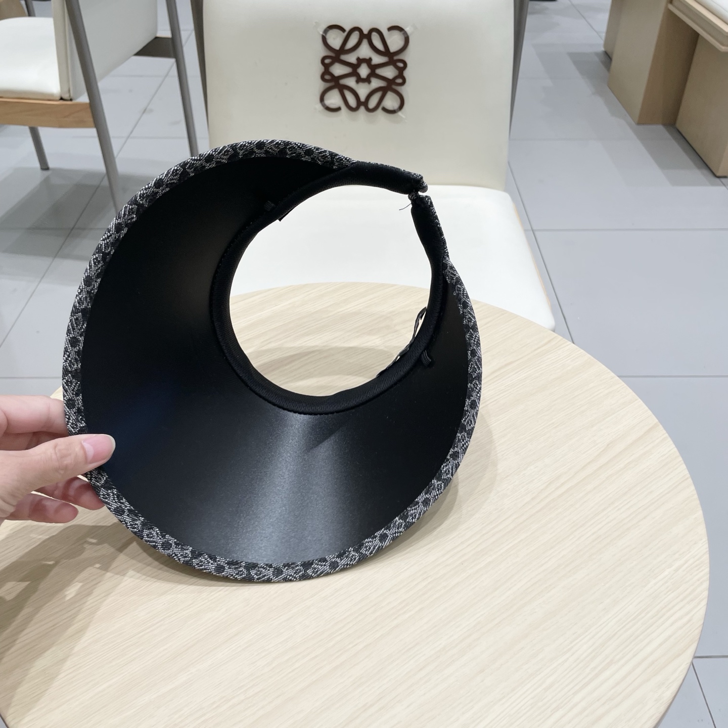  克罗心轻奢款空顶帽
高级！