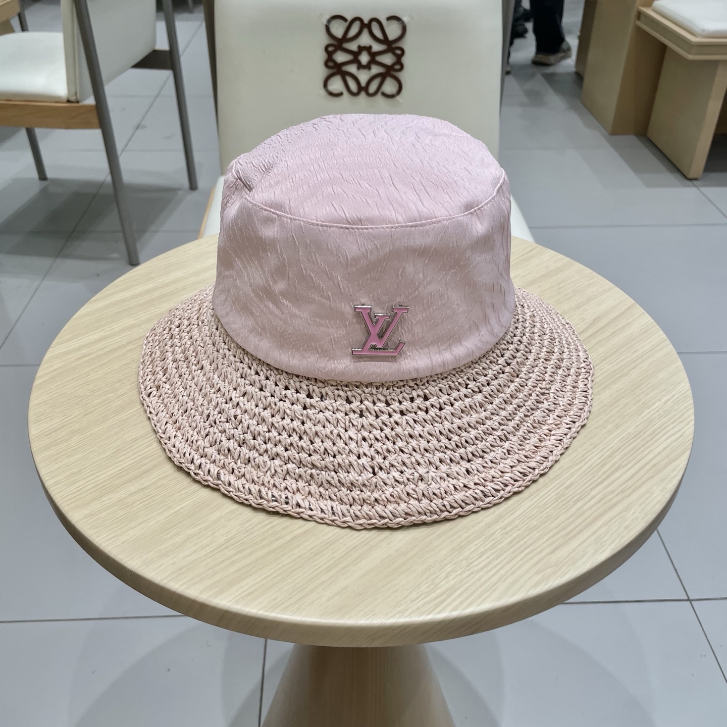  🧢路易威登棒球帽 LouisVuitton镂空草编渔夫帽女2025年春新款大帽檐遮阳帽子显脸小海边度假