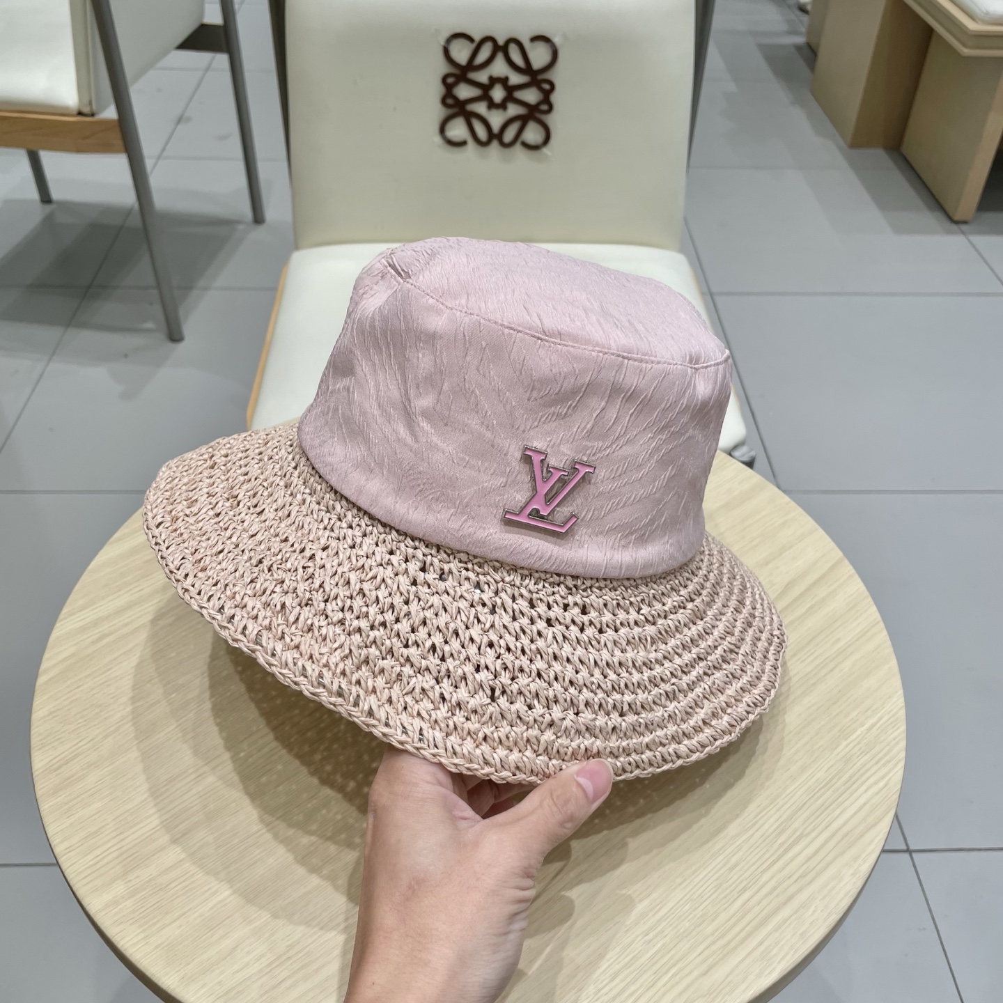  🧢路易威登棒球帽 LouisVuitton镂空草编渔夫帽女2025年春新款大帽檐遮阳帽子显脸小海边度假