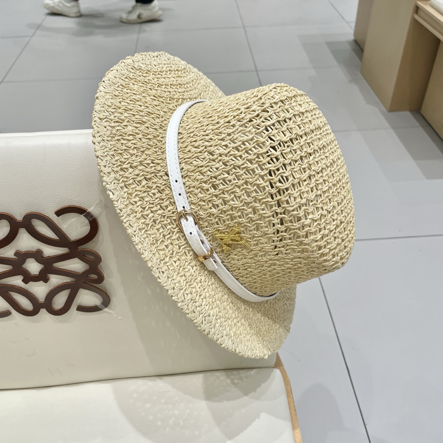 Lv路易威登手工编织夏季草编礼帽透气草帽女2025新款显脸小平檐度假风遮阳帽