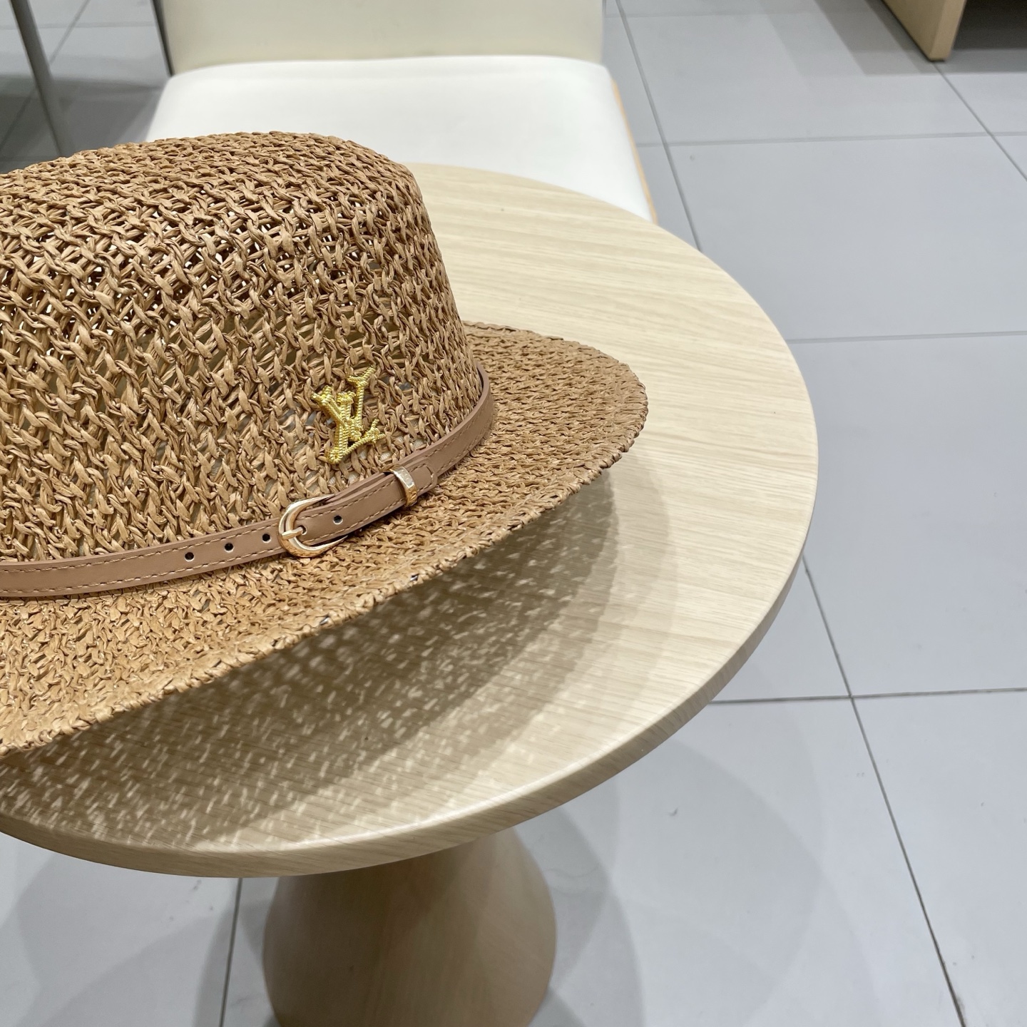 Lv路易威登手工编织夏季草编礼帽透气草帽女2025新款显脸小平檐度假风遮阳帽