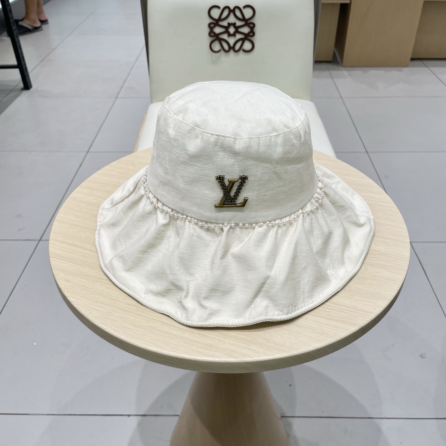 NO:350610,Louis Vuitton baseball hat Louis Vuitton sun hat women summer thin fashion chain large brim fisherman hat versatile casual face small face sun protection hat trendy hat straw hat fisherman hat baseball hat, hat, louis vuitton, louis vuitton, espadrilles, hats路易威登棒球帽 LouisVuitton遮阳帽女夏天薄款时尚链条大檐渔夫帽百搭休闲显脸小遮脸防晒帽潮帽子草帽渔夫帽棒球帽,帽子,louis vuitton,louis vuitton,espadrilles,hats,hat
