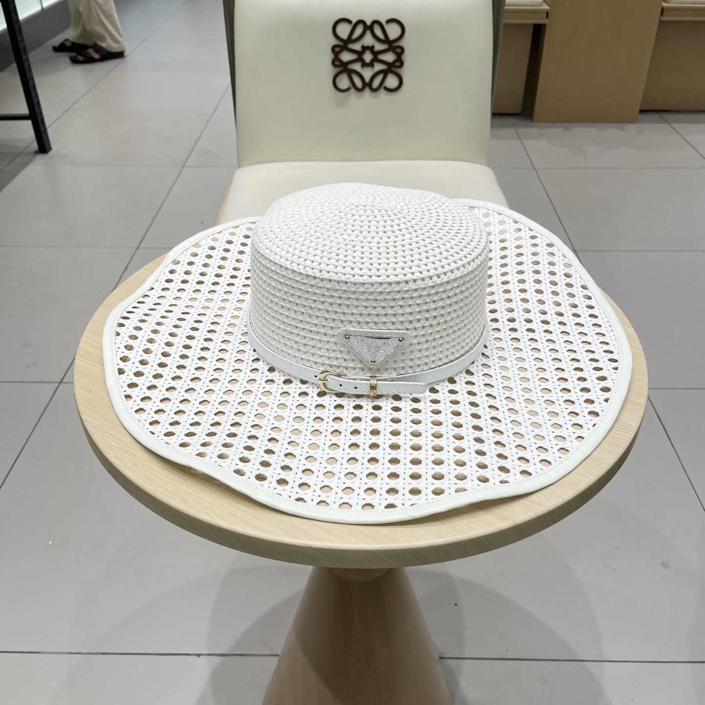 【PRADA普拉达】2025高品质新款草帽，出街必备超好搭配，赶紧入手！