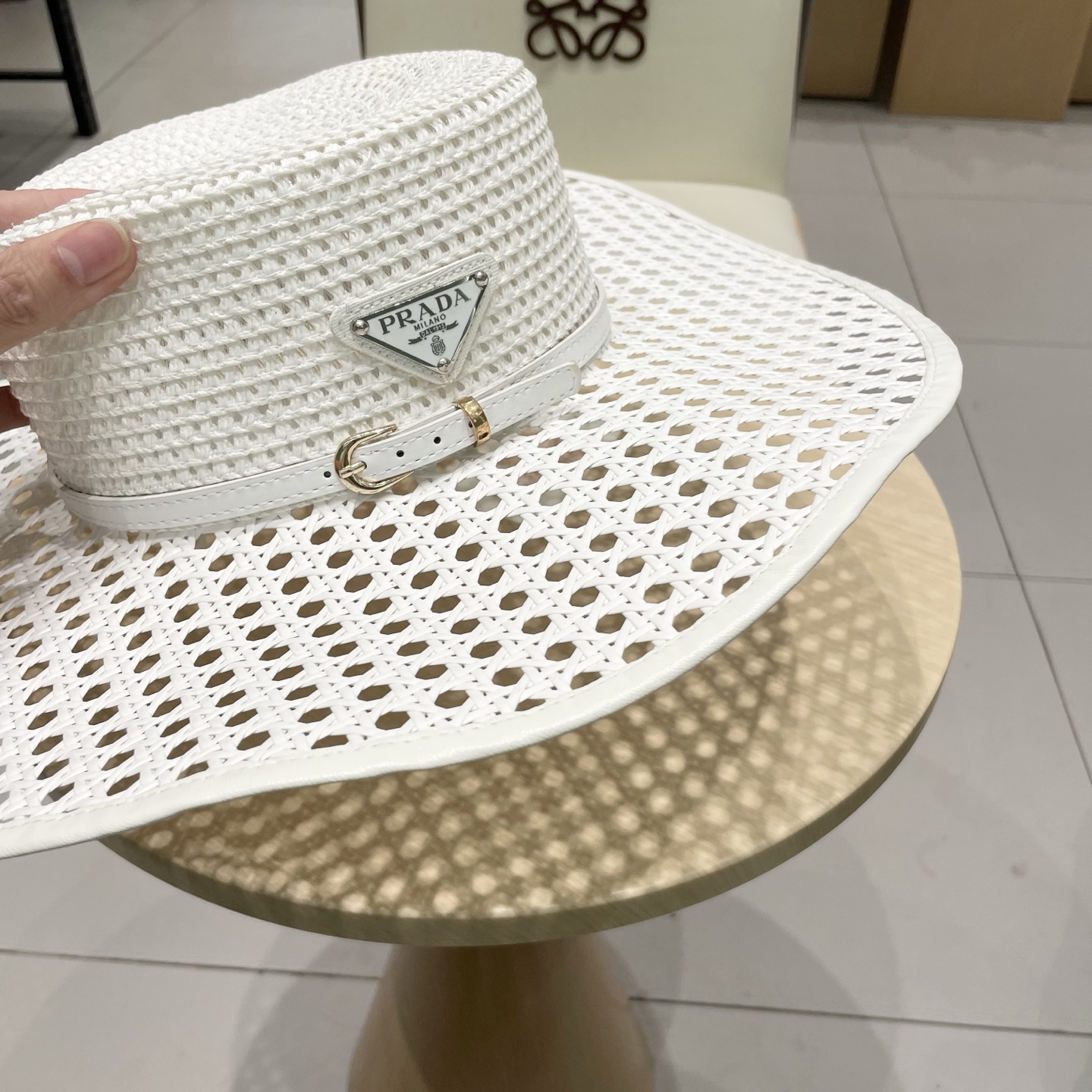 【PRADA普拉达】2025高品质新款草帽，出街必备超好搭配，赶紧入手！