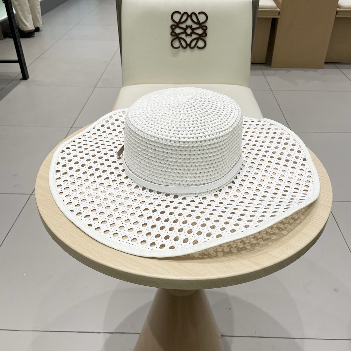 【PRADA普拉达】2025高品质新款草帽，出街必备超好搭配，赶紧入手！