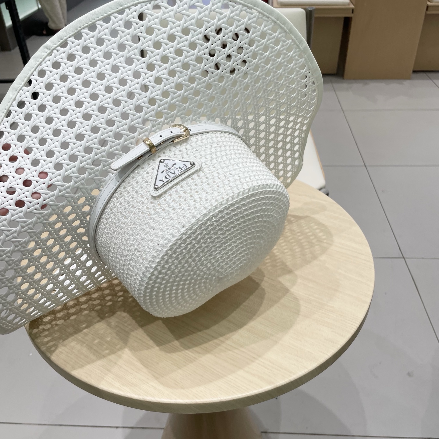 【PRADA普拉达】2025高品质新款草帽，出街必备超好搭配，赶紧入手！