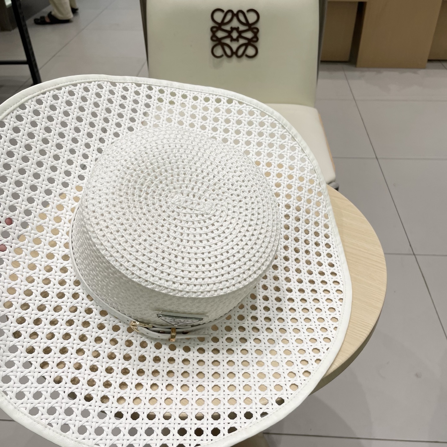 【PRADA普拉达】2025高品质新款草帽，出街必备超好搭配，赶紧入手！