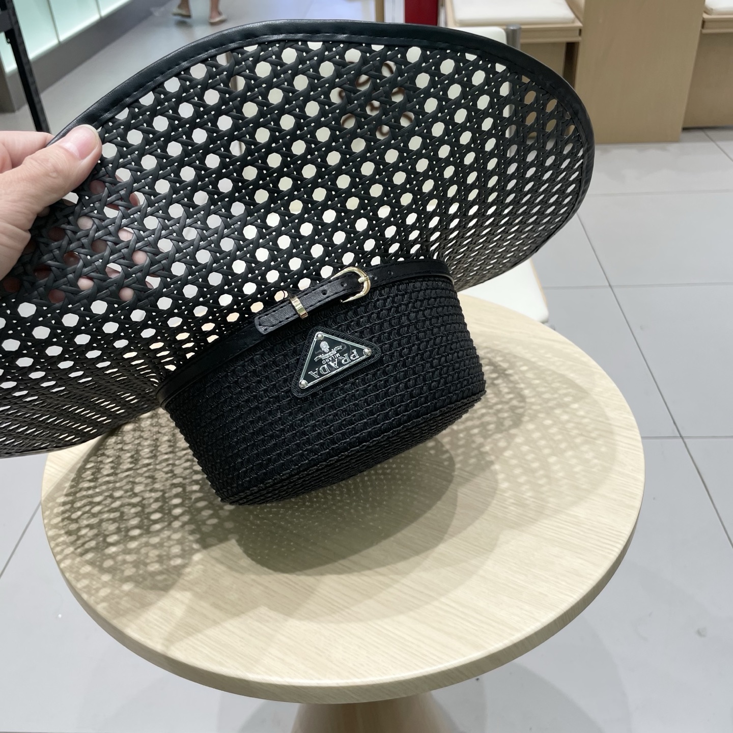 【PRADA普拉达】2025高品质新款草帽，出街必备超好搭配，赶紧入手！