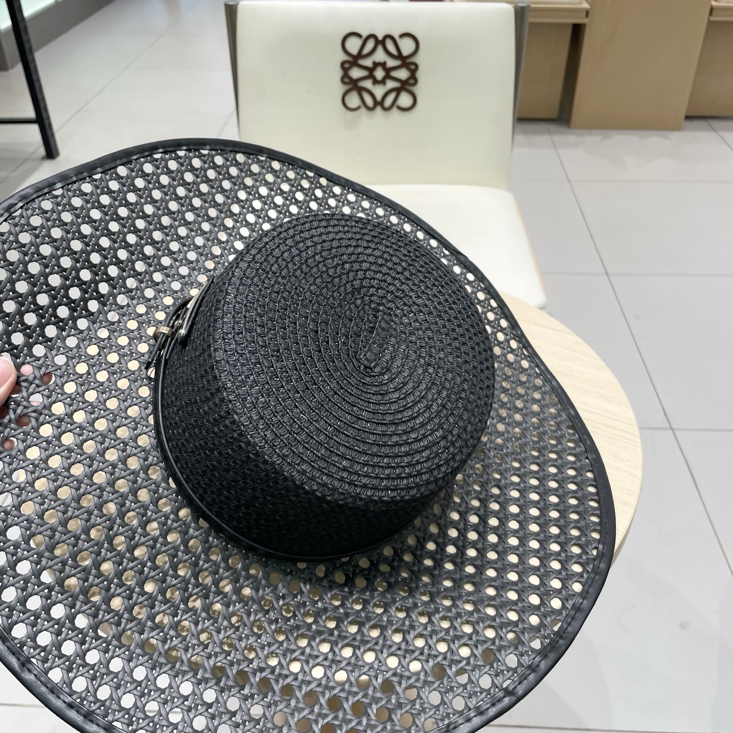 【PRADA普拉达】2025高品质新款草帽，出街必备超好搭配，赶紧入手！