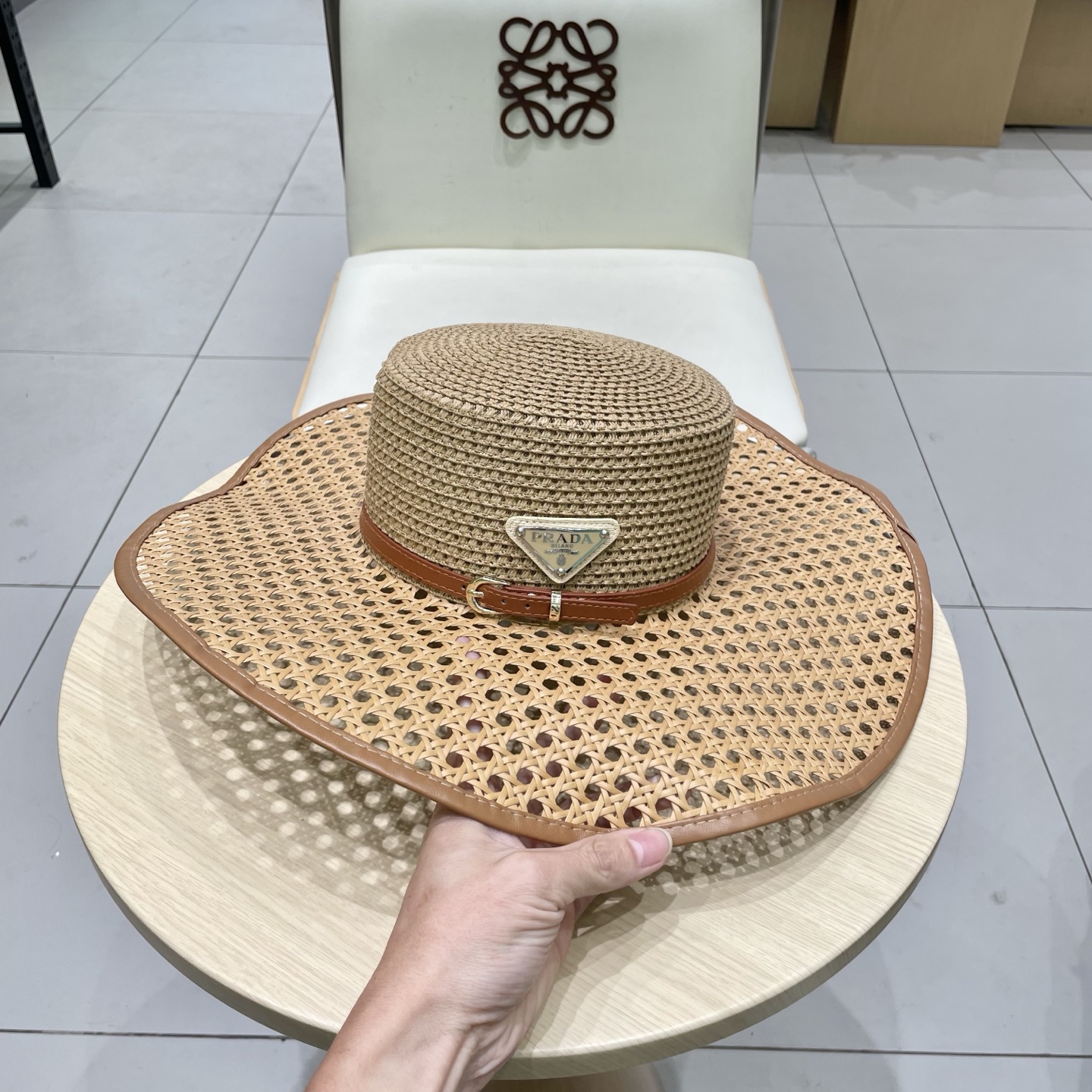 【PRADA普拉达】2025高品质新款草帽，出街必备超好搭配，赶紧入手！