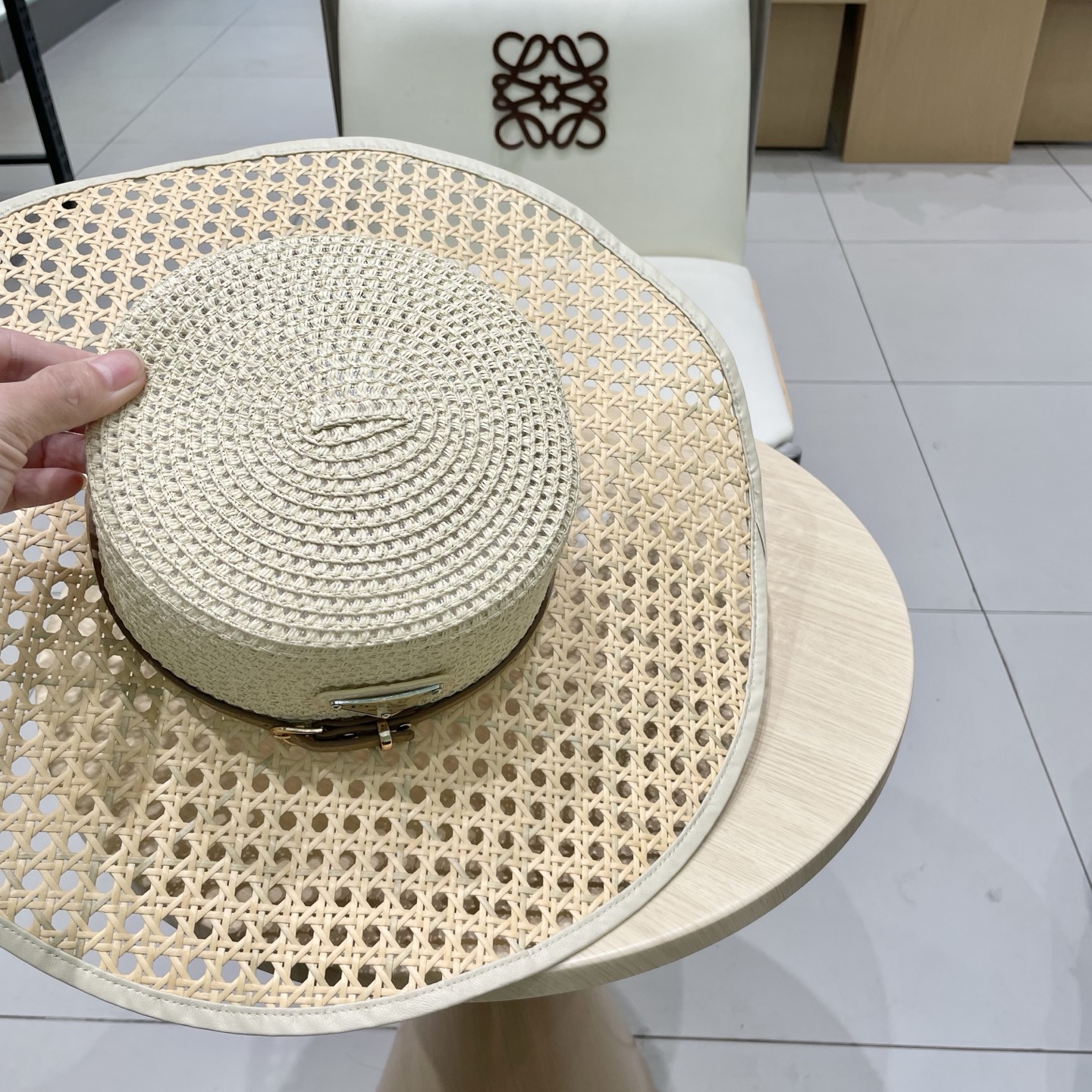 【PRADA普拉达】2025高品质新款草帽，出街必备超好搭配，赶紧入手！