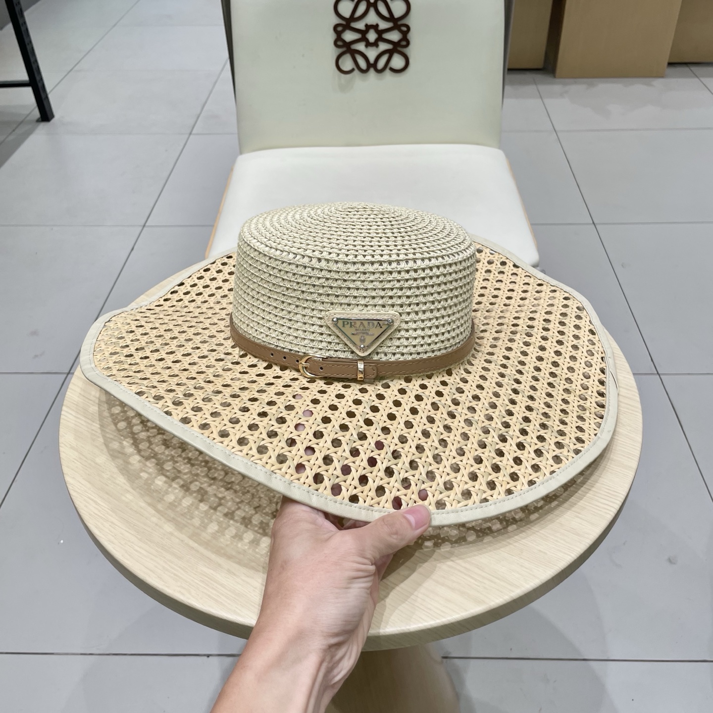 【PRADA普拉达】2025高品质新款草帽，出街必备超好搭配，赶紧入手！