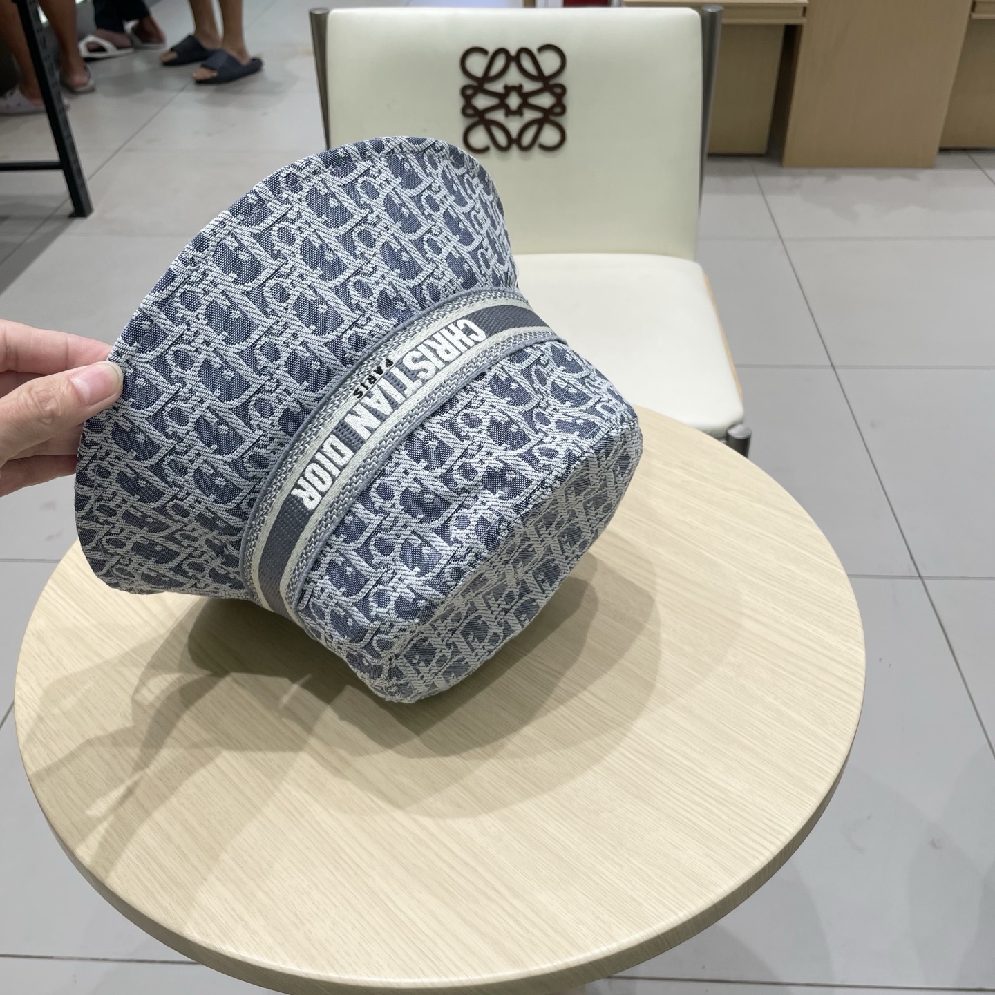  迪奥DIOR 2025新字母logo刺绣格纹布窄檐摩登优雅渔夫帽盆帽女