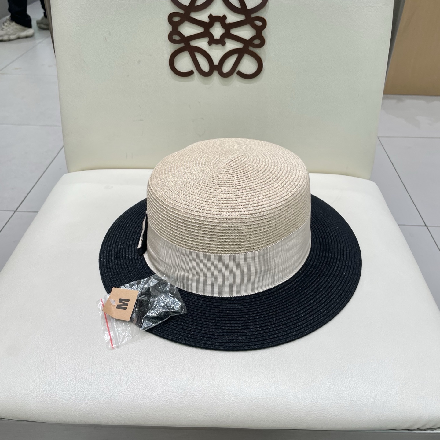 chanel夏季新款细辫小盆帽实用的高颜值美物，夏日就是需要清凉色系，超美平顶遮阳凹造型利器，PP草遮阳