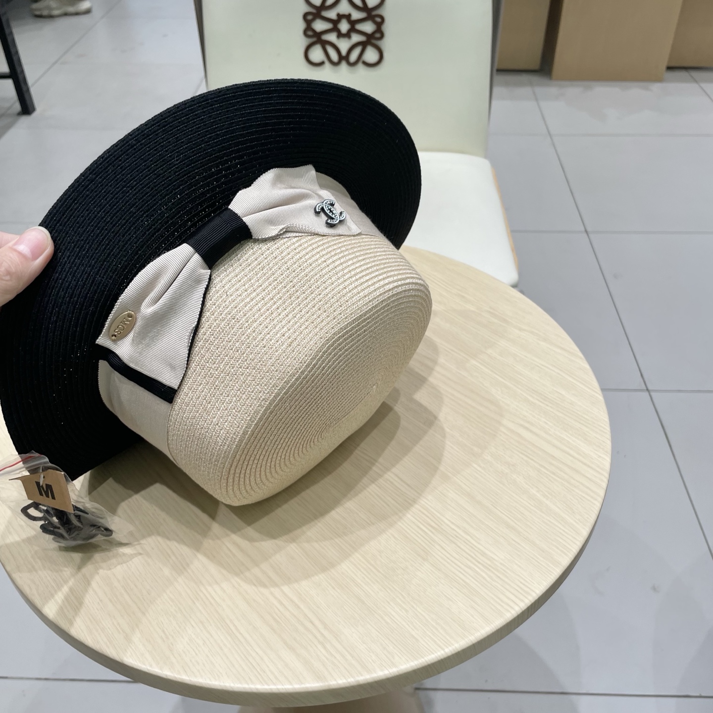 chanel夏季新款细辫小盆帽实用的高颜值美物，夏日就是需要清凉色系，超美平顶遮阳凹造型利器，PP草遮阳