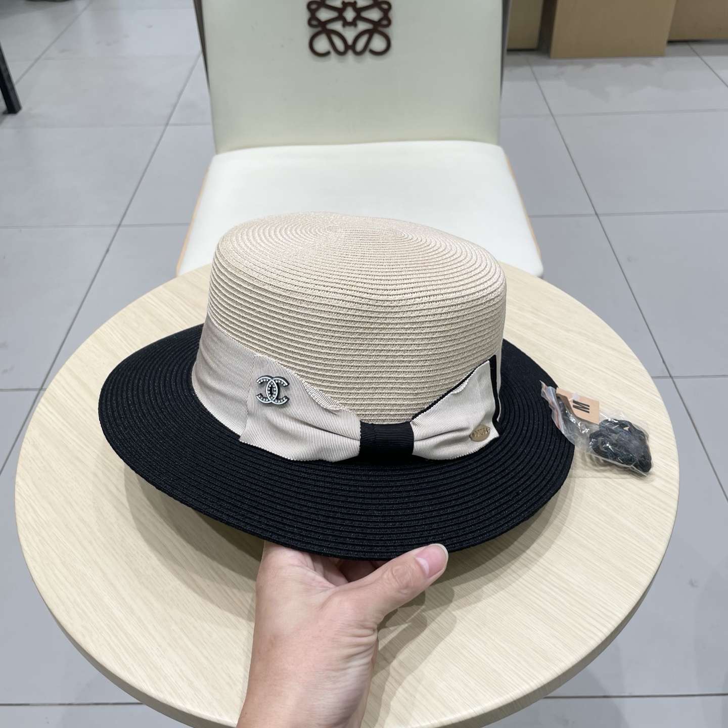 chanel夏季新款细辫小盆帽实用的高颜值美物，夏日就是需要清凉色系，超美平顶遮阳凹造型利器，PP草遮阳