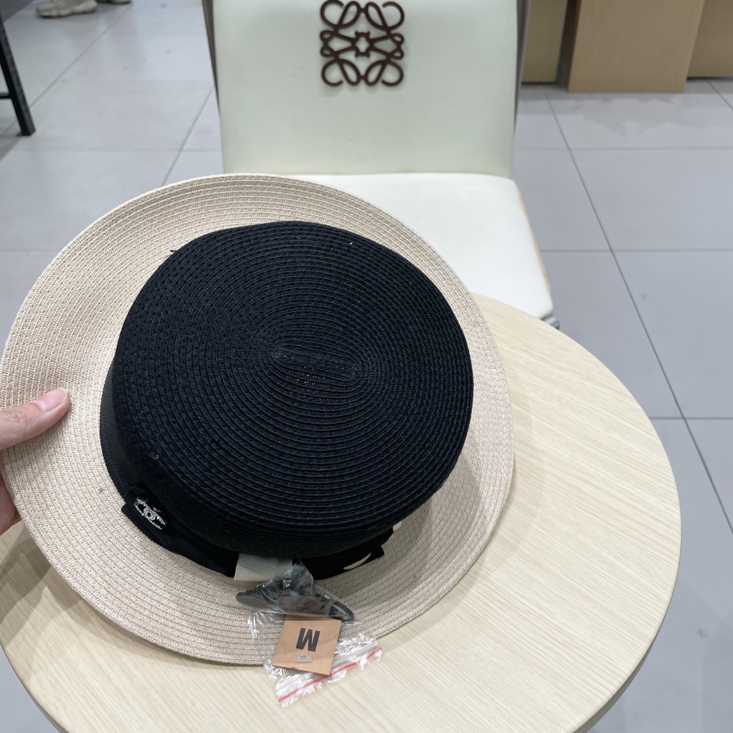 chanel夏季新款细辫小盆帽实用的高颜值美物，夏日就是需要清凉色系，超美平顶遮阳凹造型利器，PP草遮阳