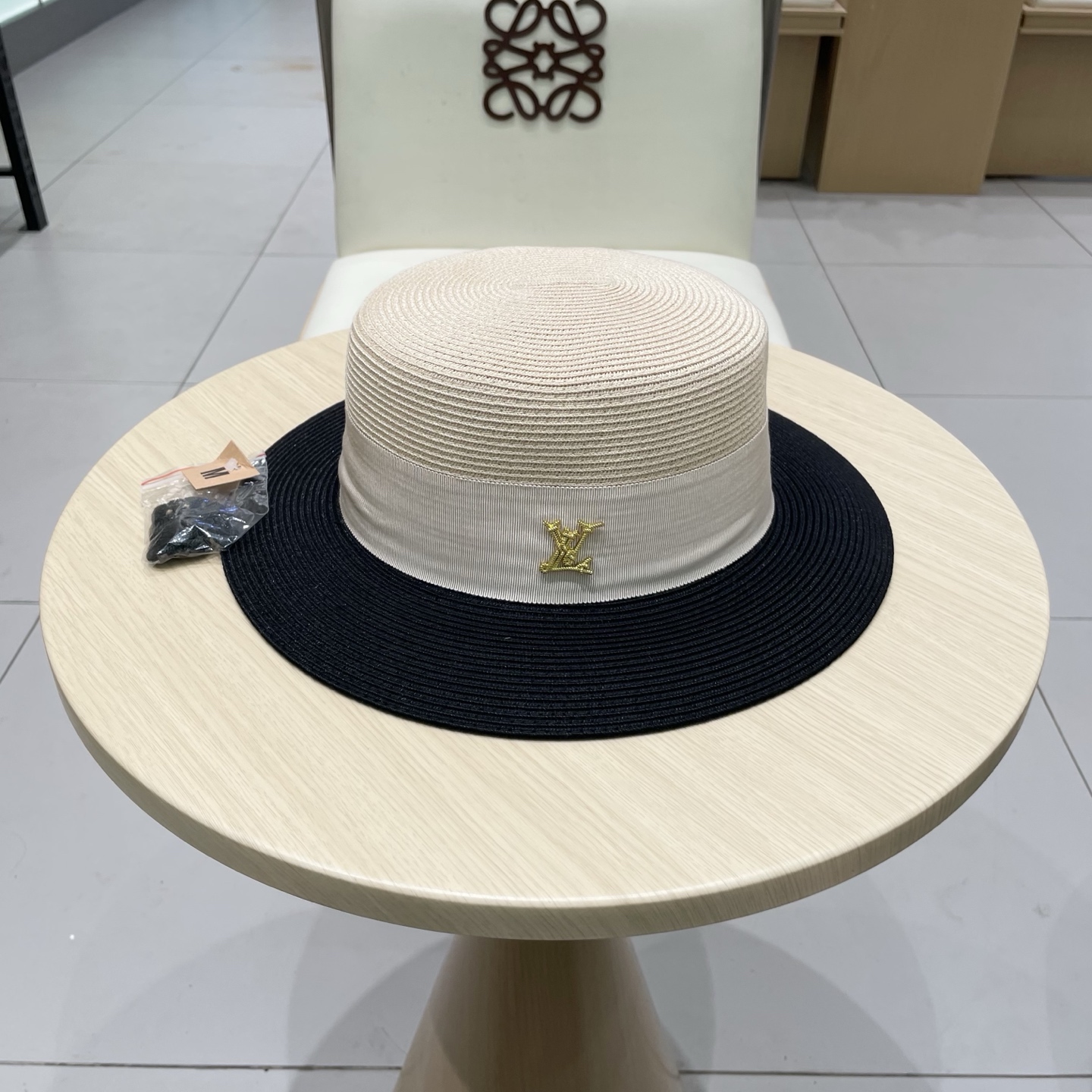 NO:230125,Louis Vuitton 2025 thin braid spring and summer new sunshade hat women's big hat brim UV protection temperament elegant face small sun protection hat straw hat fisherman hat baseball hat, hat, louis vuitton, louis vuitton, espadrilles, hats19860909路易威登LouisVuitton2025细辫春夏季新款遮阳草帽子女大帽檐防紫外线气质优雅显脸小防晒帽帽子草帽渔夫帽棒球帽,帽子,louis vuitton,louis vuitton,espadrilles,hats,hat